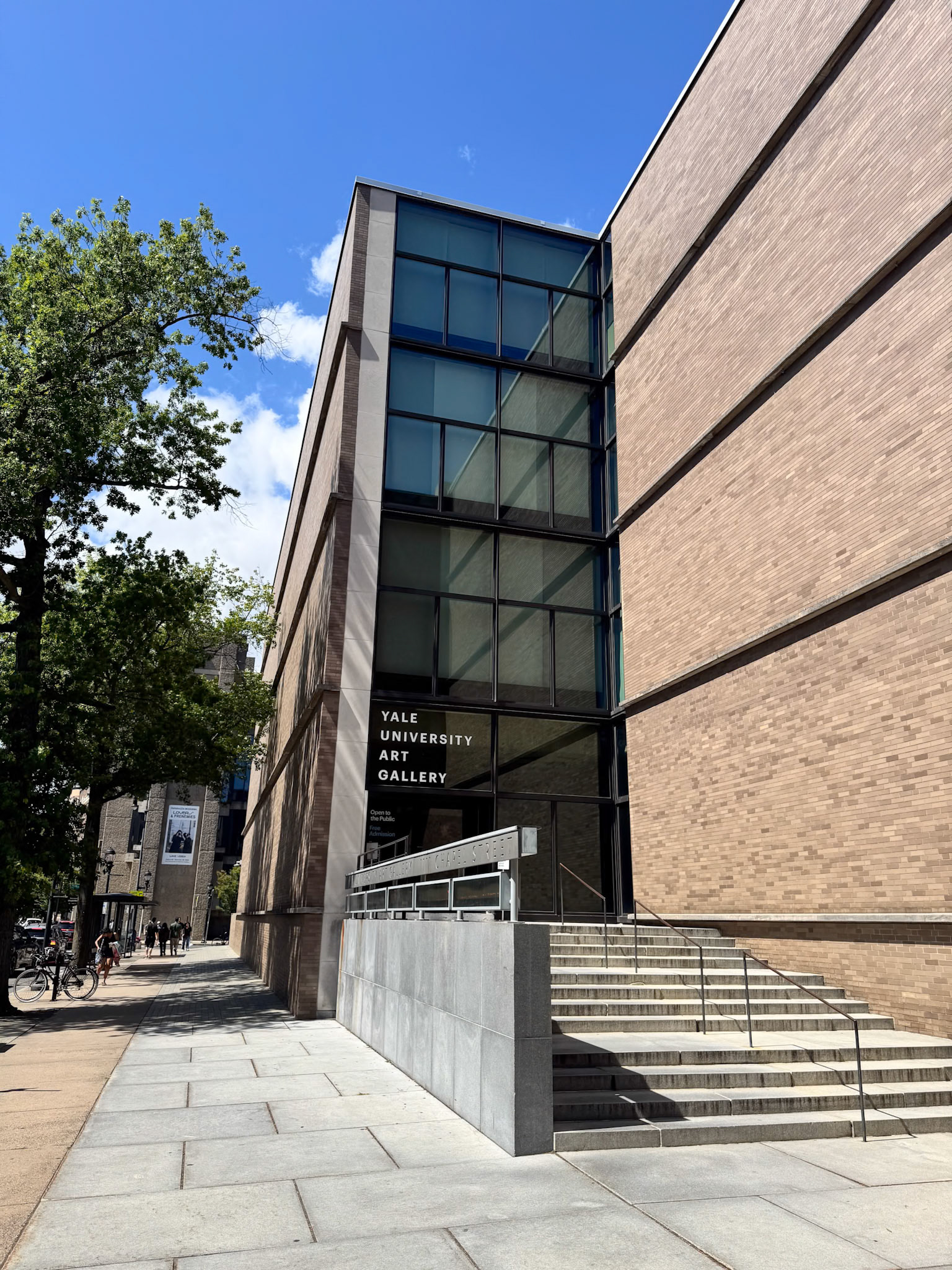 The front-view of the Yale University Art Gallery.