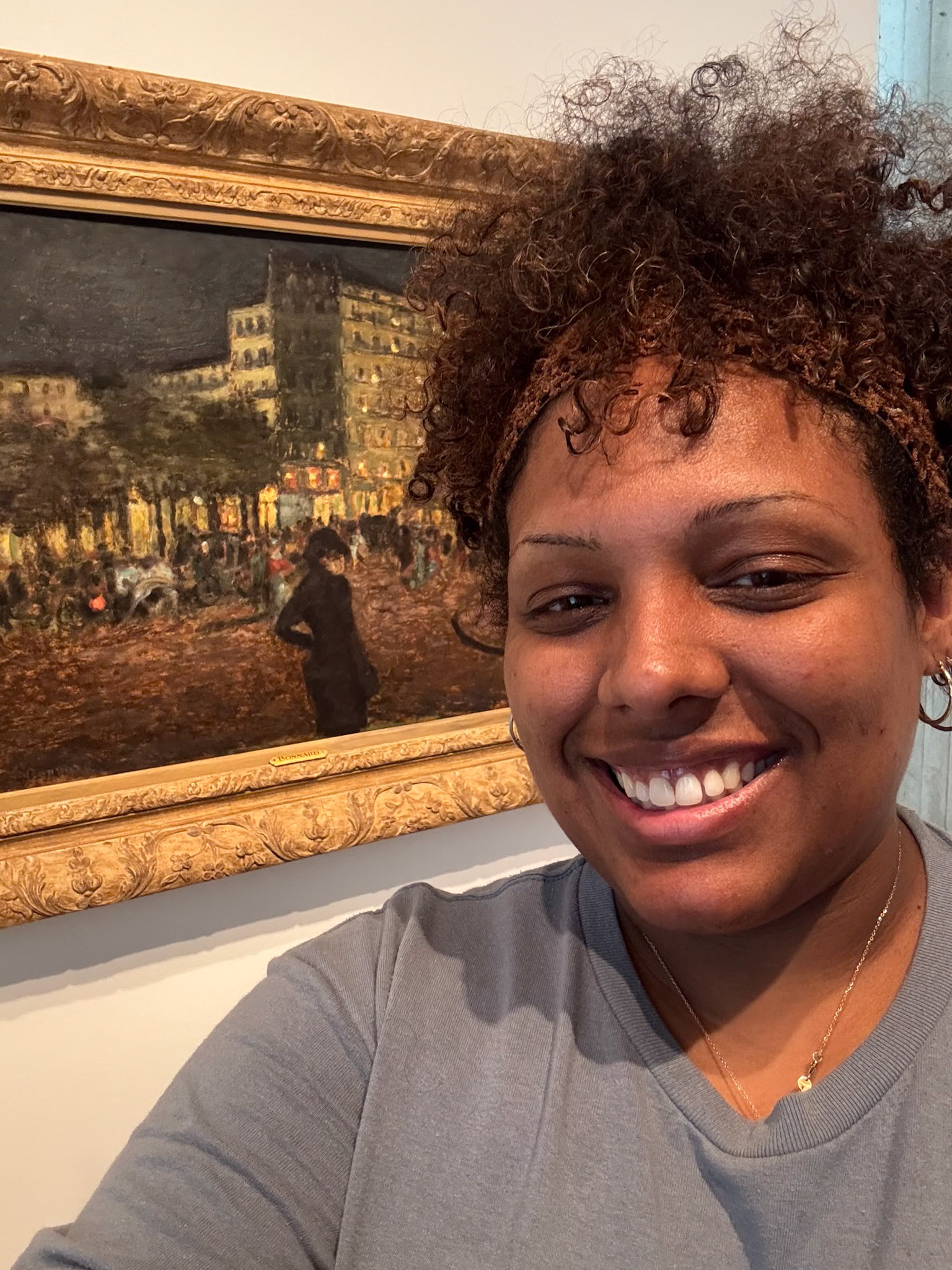 Sasha Cubero posing in front of an oil painting by Pierre Bonnard.