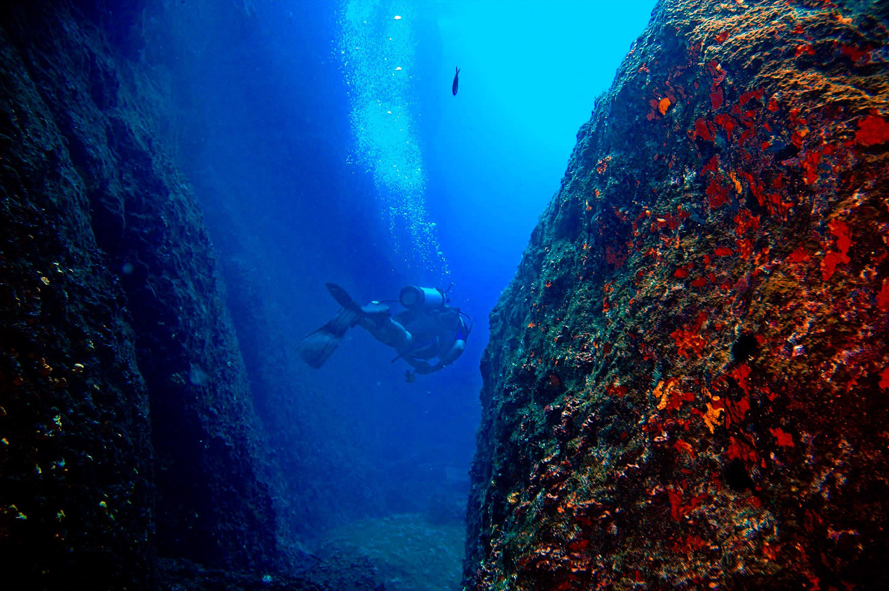 Ayrık Stone, Çeşme