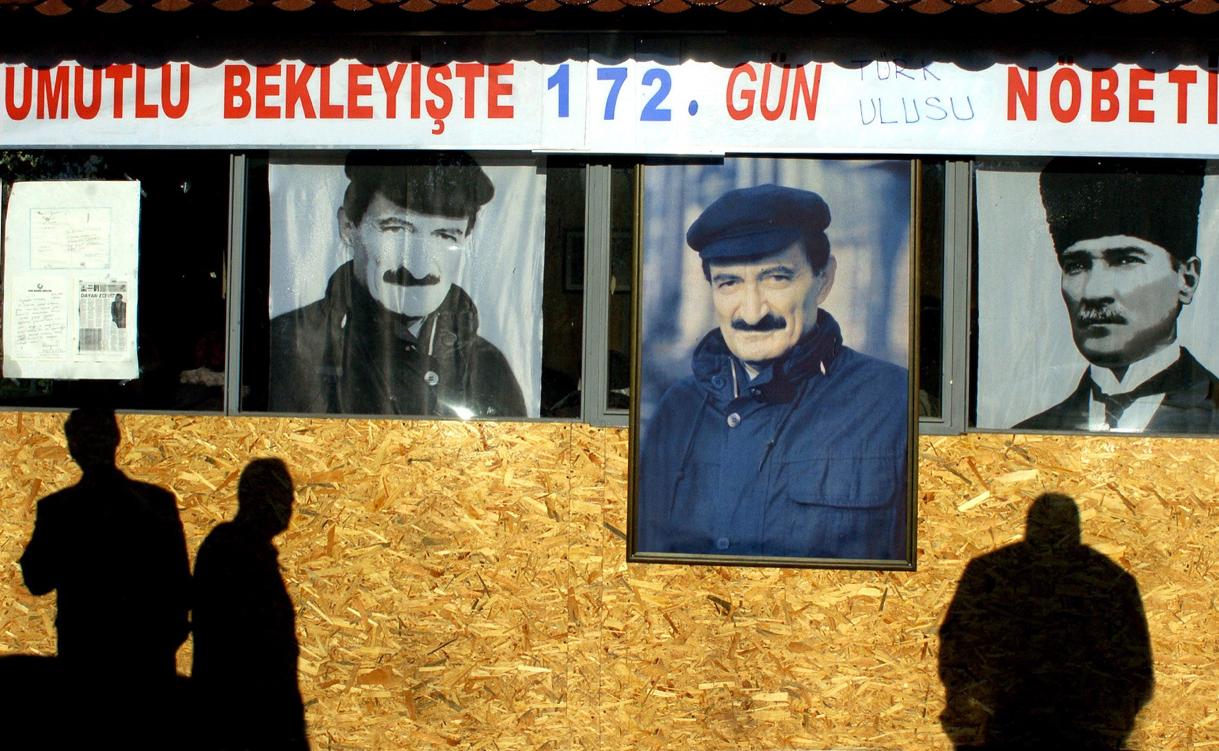 People are waiting outside of GATA Hospital for Turkish political leader Bülent Ecevit, Ankara, 2006