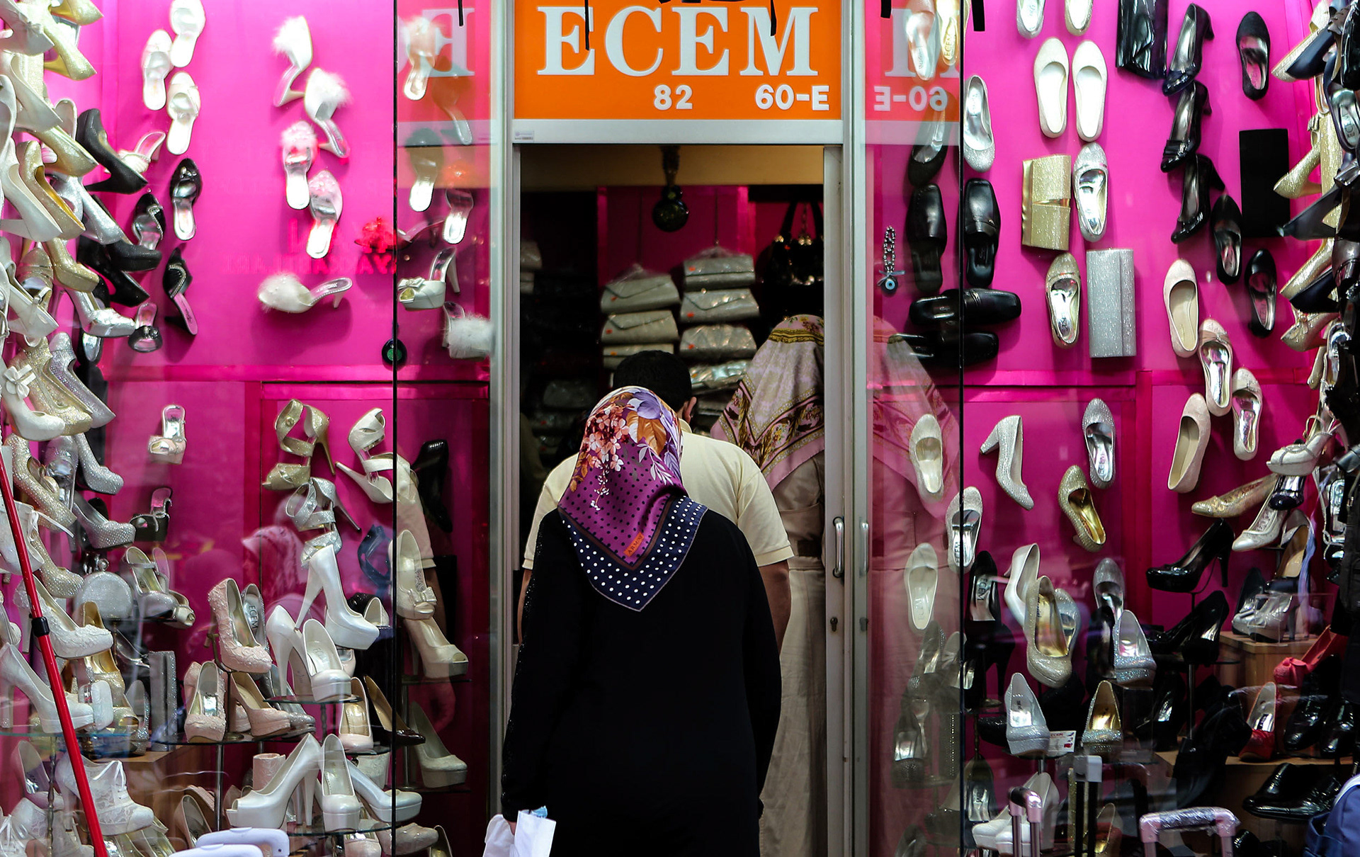 Ayakkabı Mağazası, Mahmutpaşa Yokuşu, Eminönü, 2011