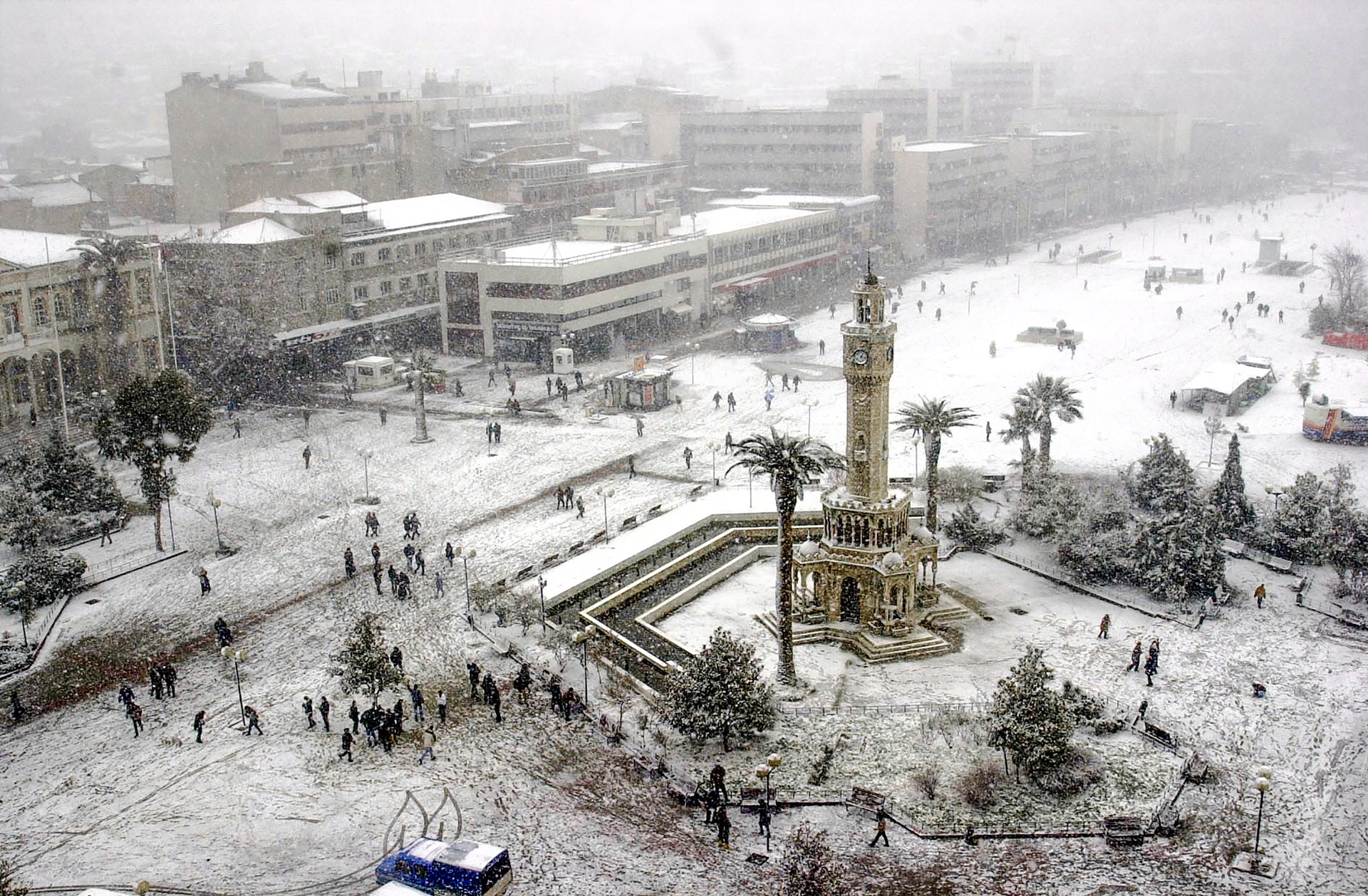 Kış, Konak Meydanı, İzmir, 2002