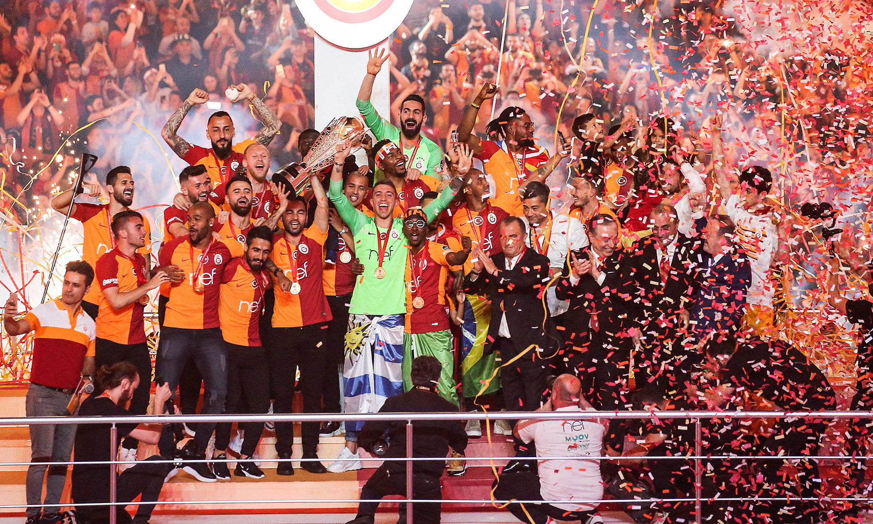 Galatasaray takımı, Türk Telekom Arena'da 22. Şampiyonluğu kutladı.