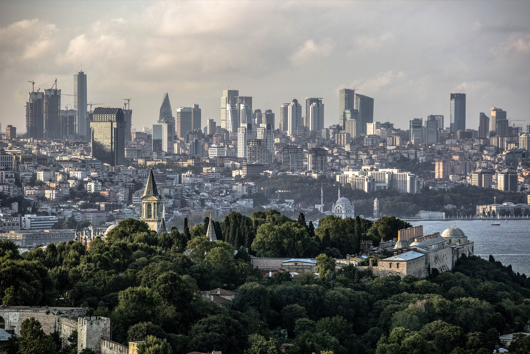 Topkapı Palace and İstanbul Skyscrapers , Mecidiyeköy, Beşiktaş, Levent