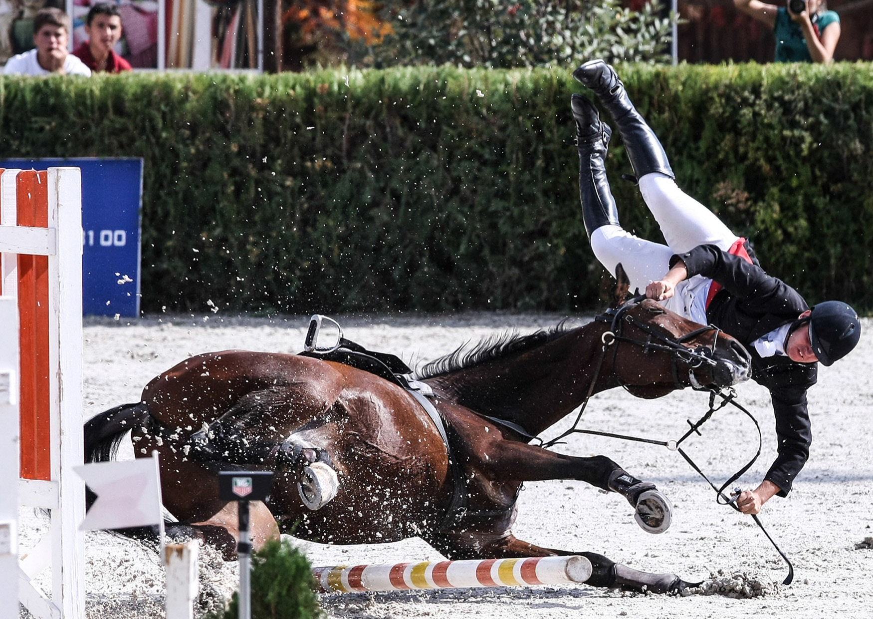 İzzet Kaan of İstanbul Equestrian Club fell down during Turkish Armed Forces General Staff Equestrian Championship, Ankara, 2007