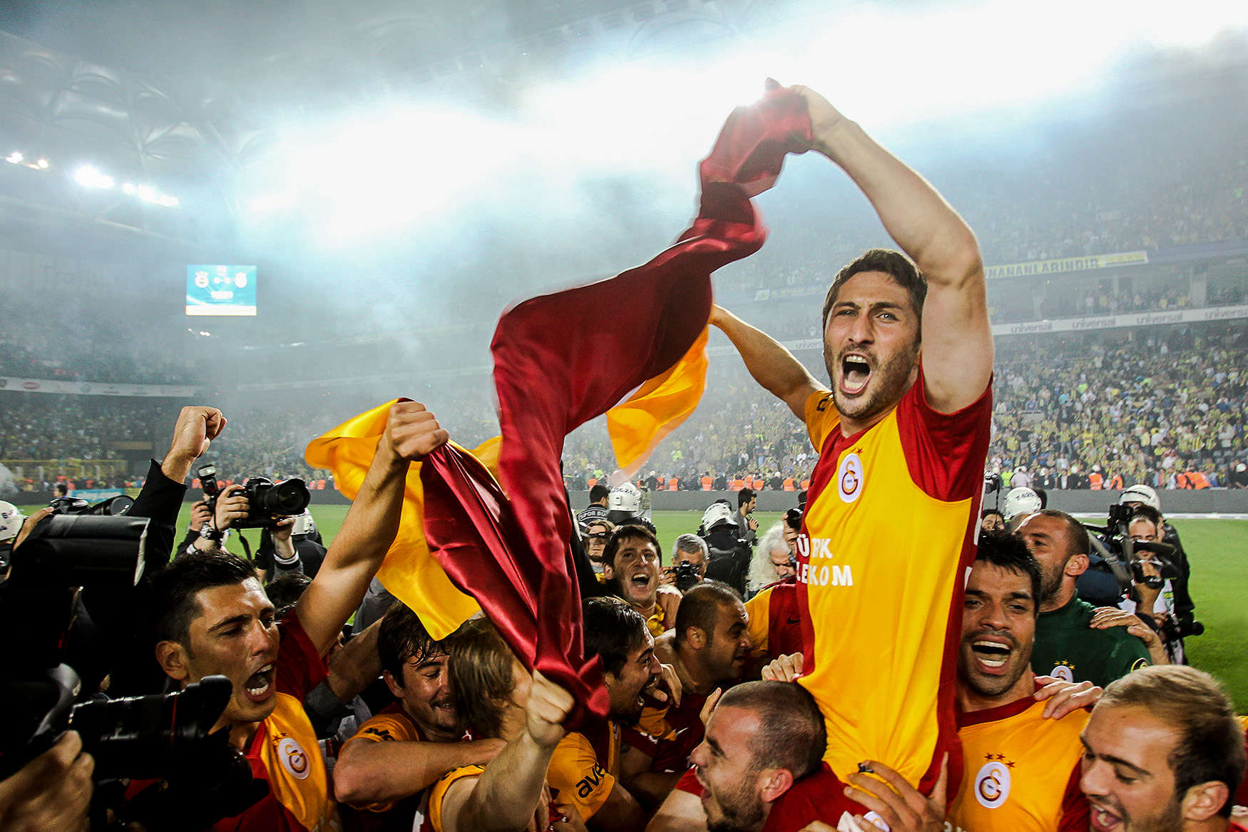 Sabri Sarıoğlu, celebrates winning 18th Turkish Super League title of Galatasaray with his teammates, Fenerbahçe Stadium, İstanbul, 2012