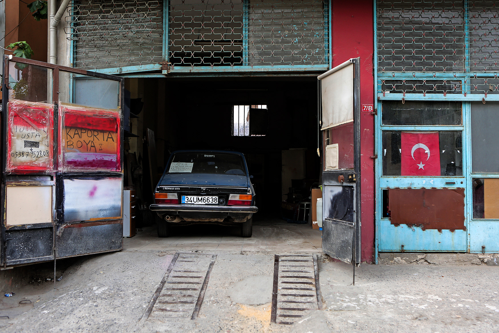 A repair service in Fikirtepe, İstanbul, 2016