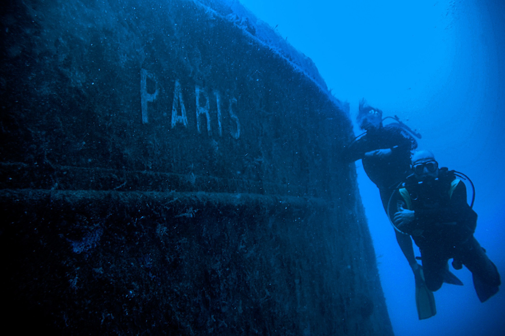 Paris Sunken Ship, Kemer