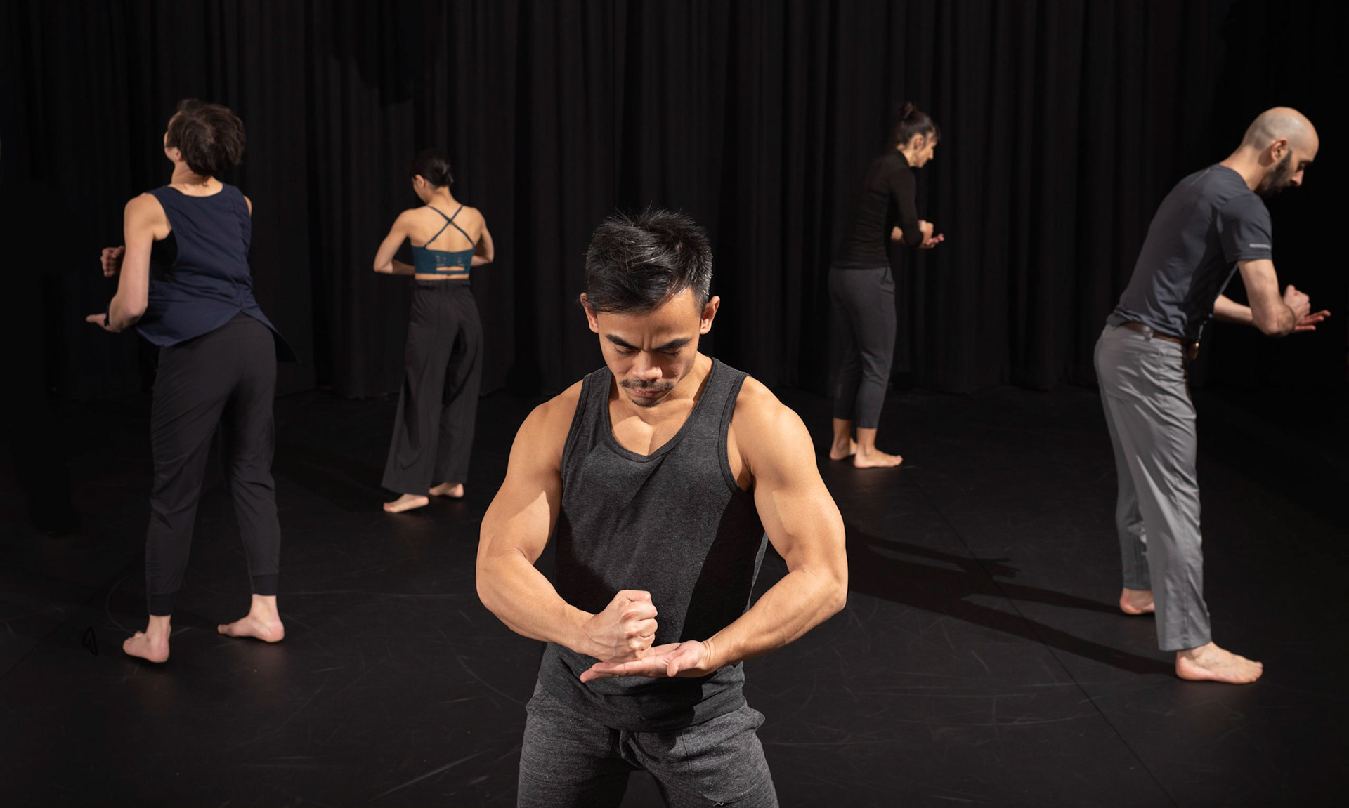Daniel Gwirtzman Dance Company in Plasma Field. Choreography by Daniel Gwirtzman.