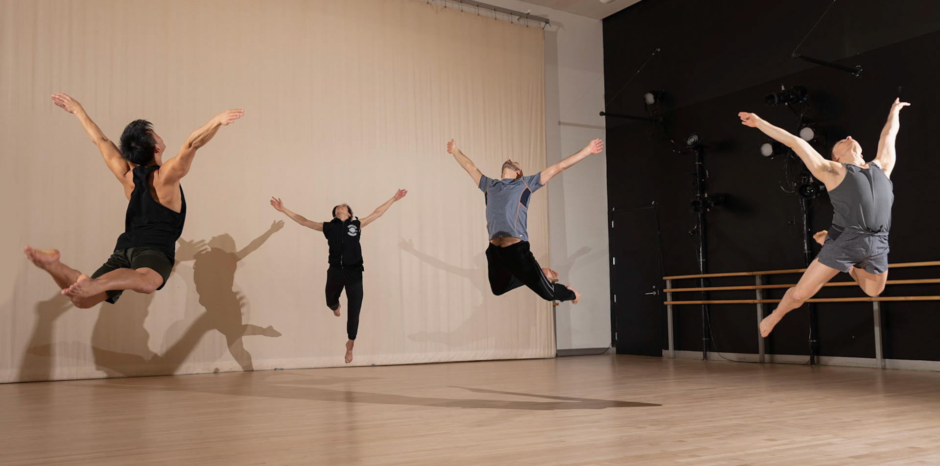 Daniel Gwirtzman Dance Company in Plasma Field. Choreography by Daniel Gwirtzman.