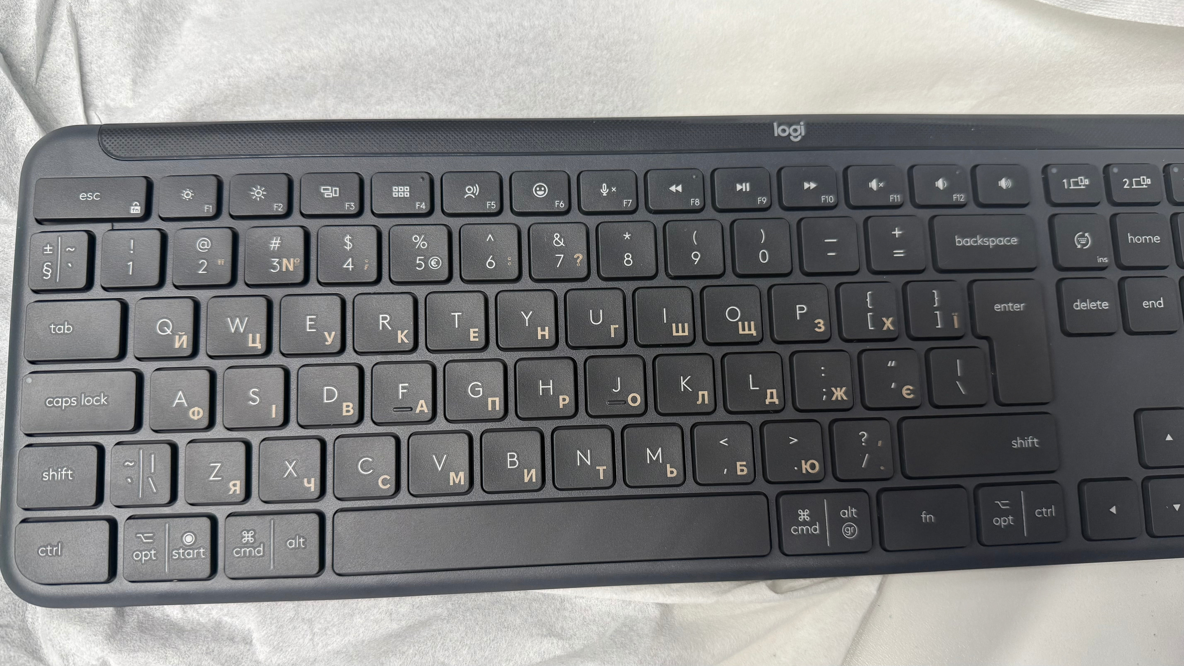 Лазерне гравіювання на клавіатурі Logi Signature Slim K950