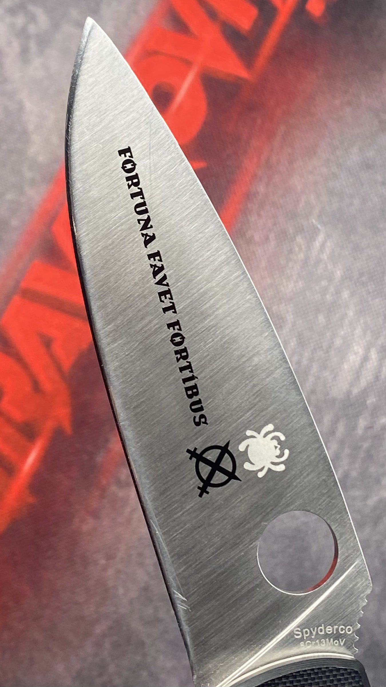 Лазерне гравіювання на ножах Spyderco у Gravirovka.ua