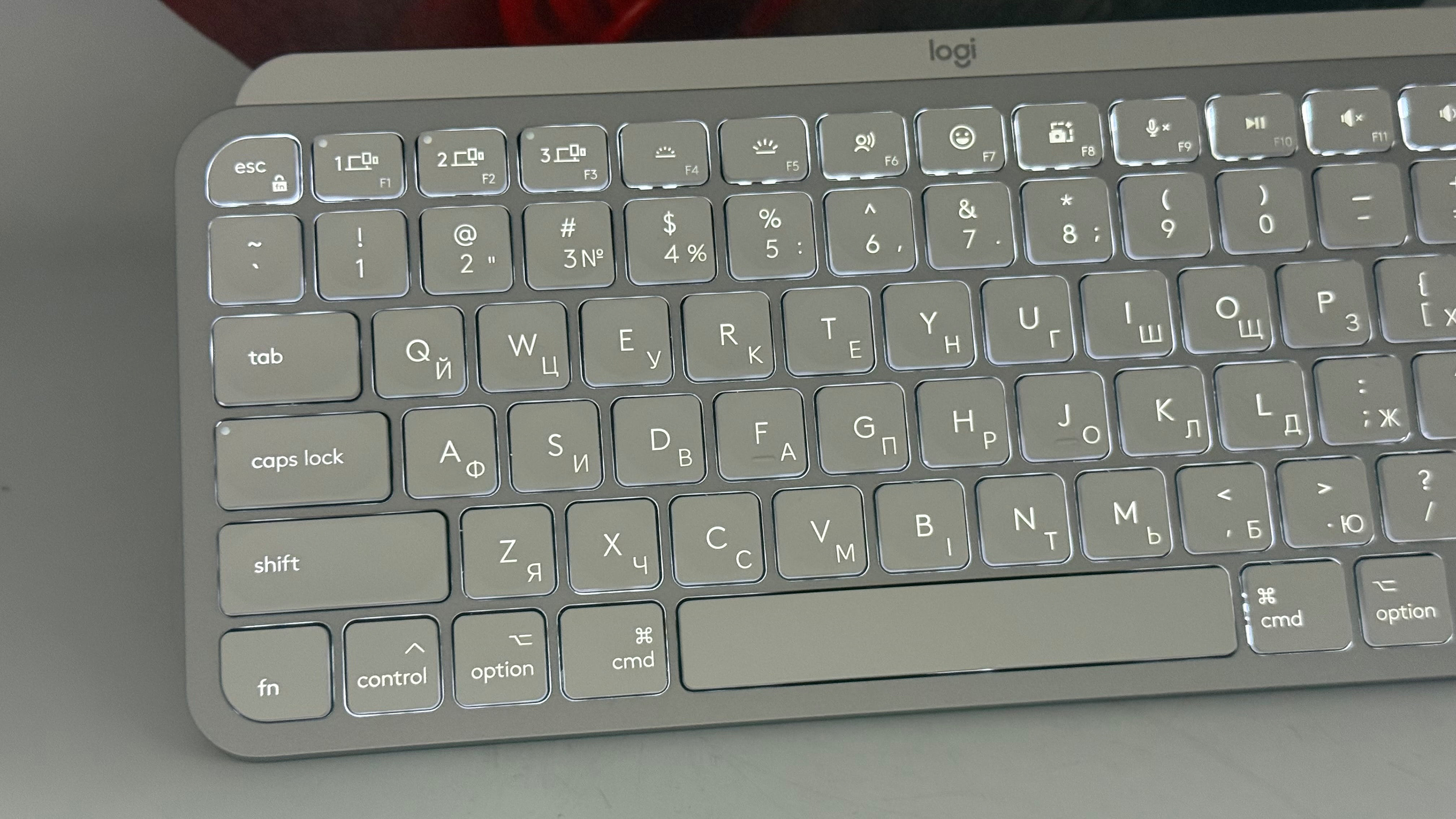 Гравіювання на клавіатурі Logi MX Keys mini white із підсвіткою