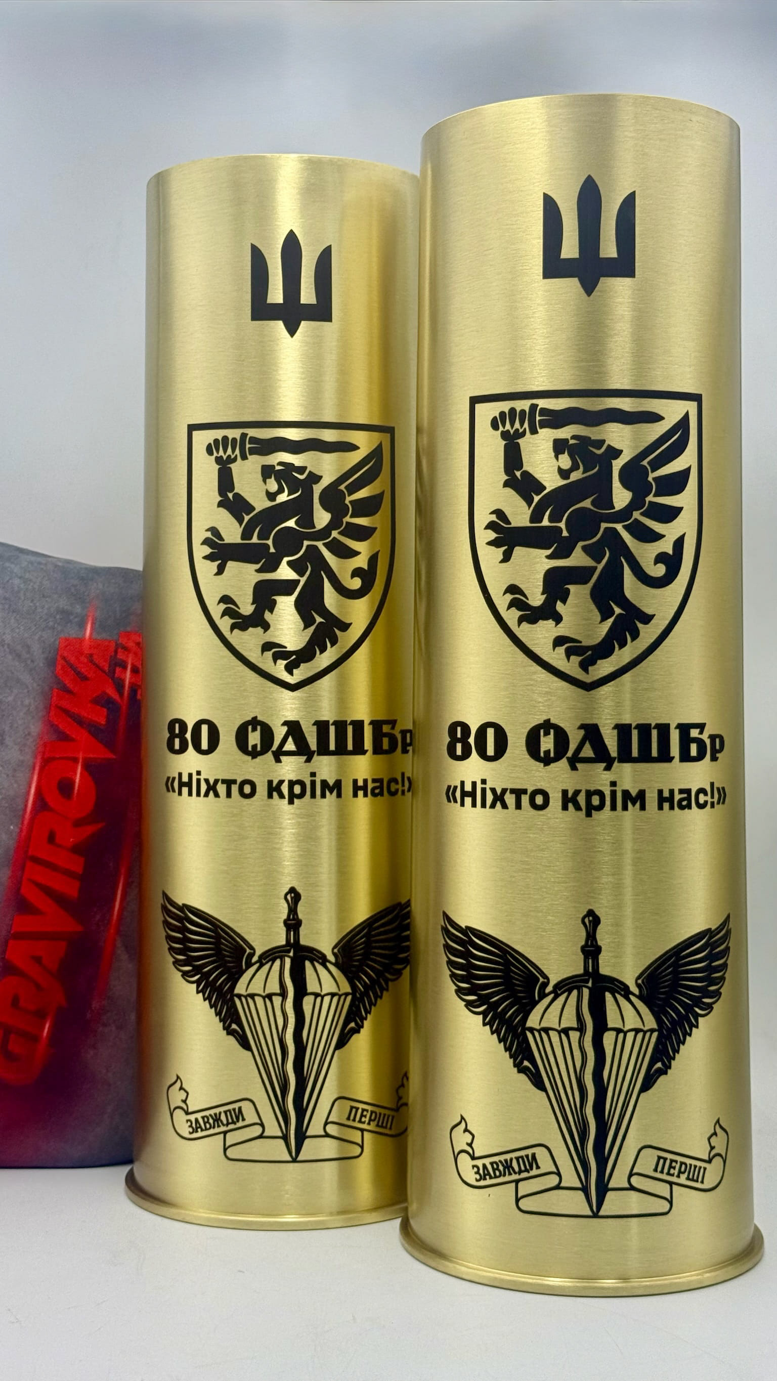 Гільзи з гравіюванням шеврона 80 ОДШБр, тризуба та знака ДШВ