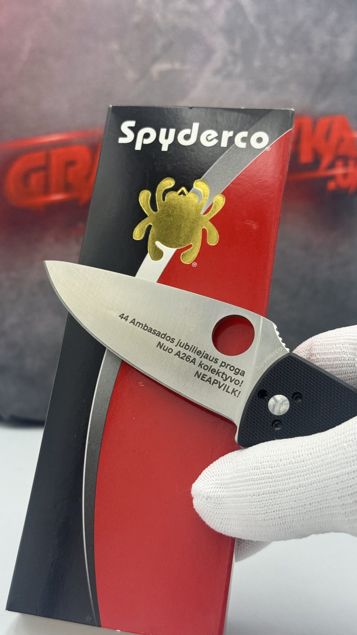 Лазерне гравіювання на ножах Spyderco у Gravirovka.ua