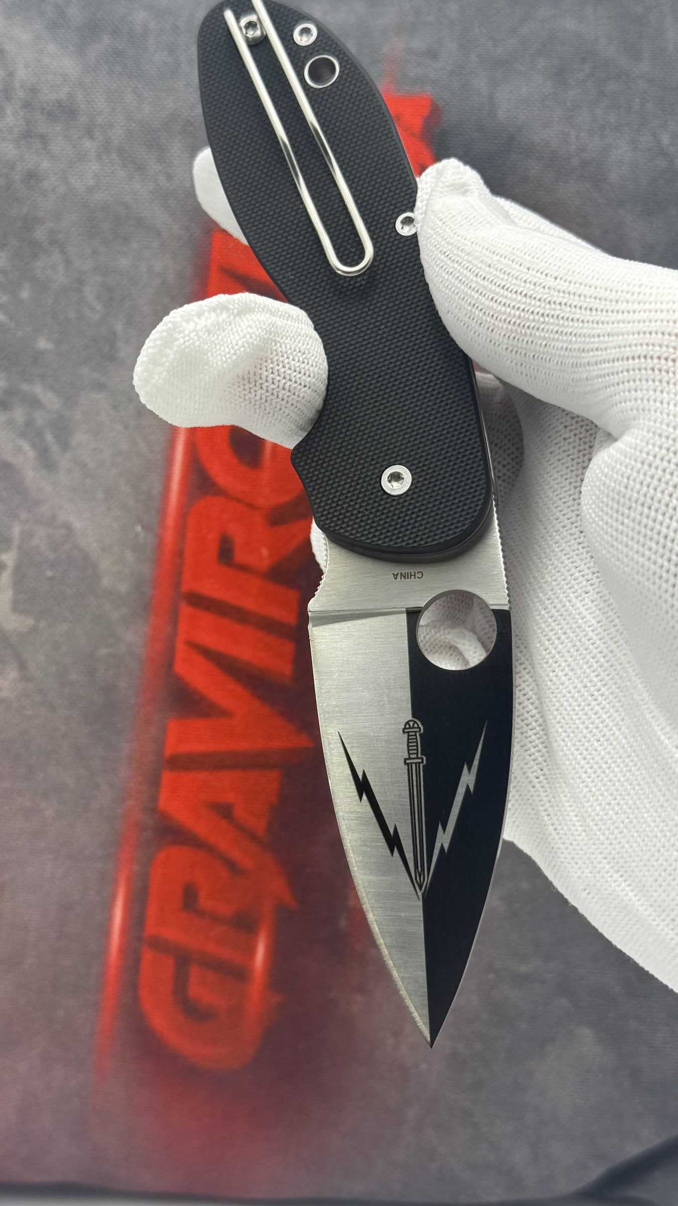 Лазерне гравіювання на ножах Spyderco у Gravirovka.ua