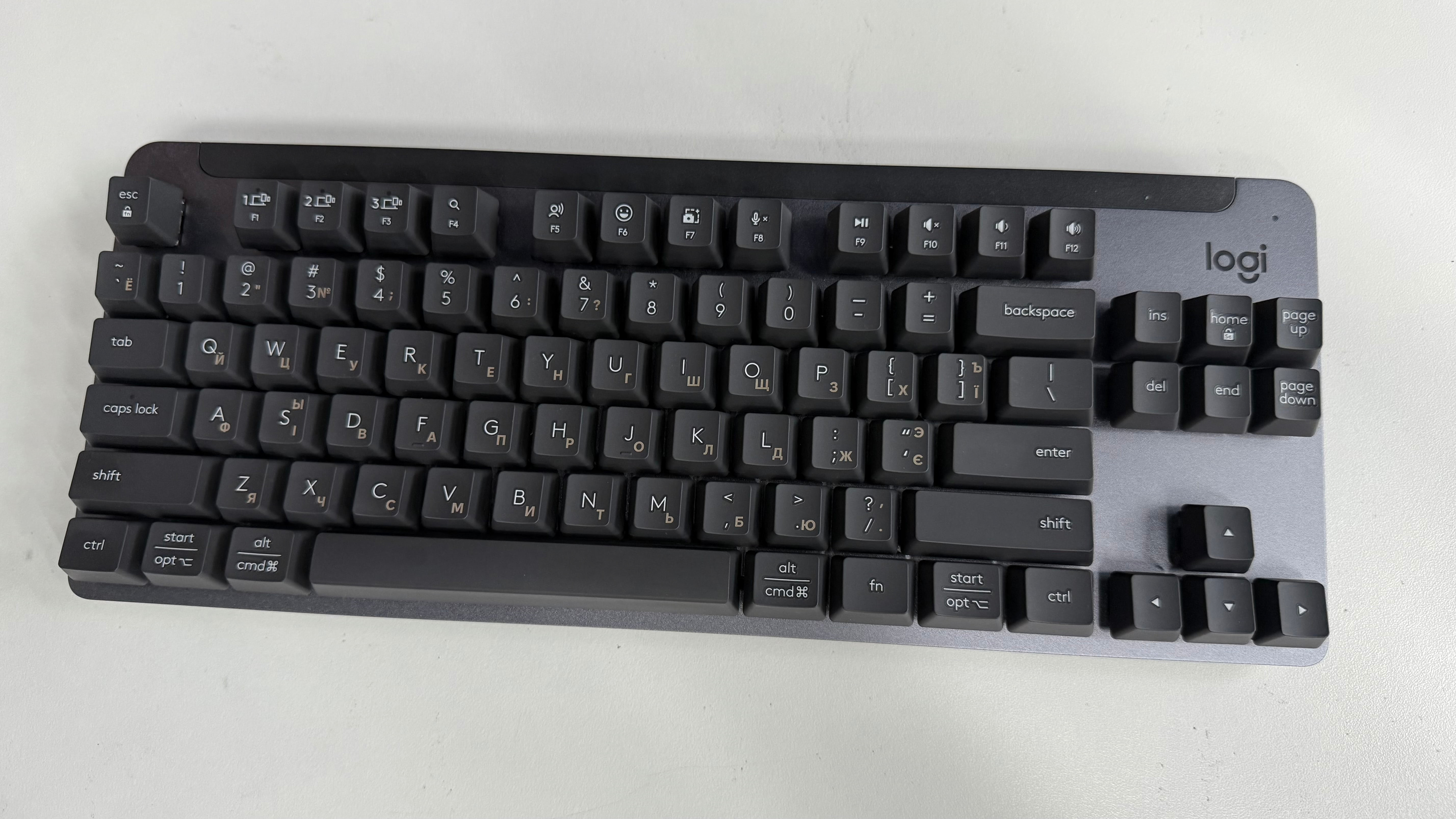 Лазерне гравіювання на клавіатурі Logi K855