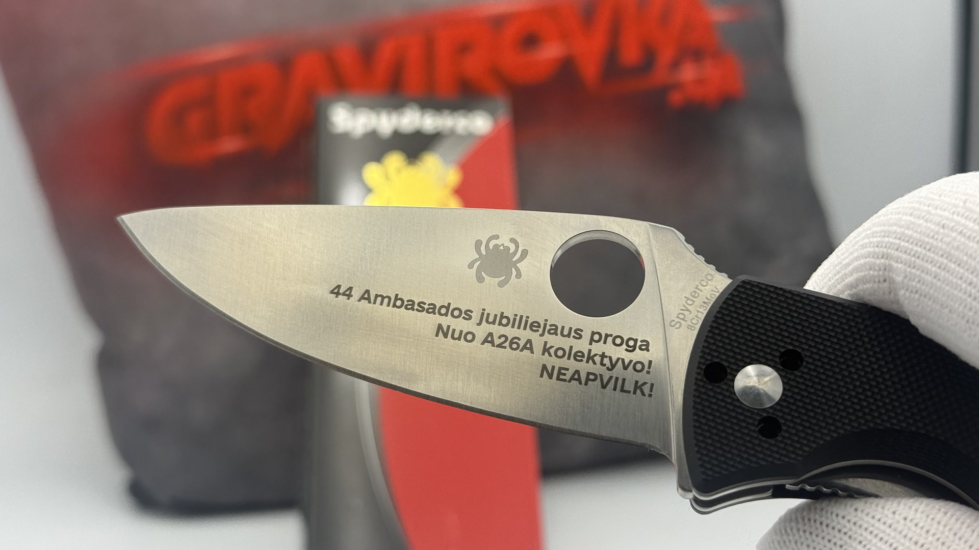 Лазерне гравіювання на ножах Spyderco у Gravirovka.ua