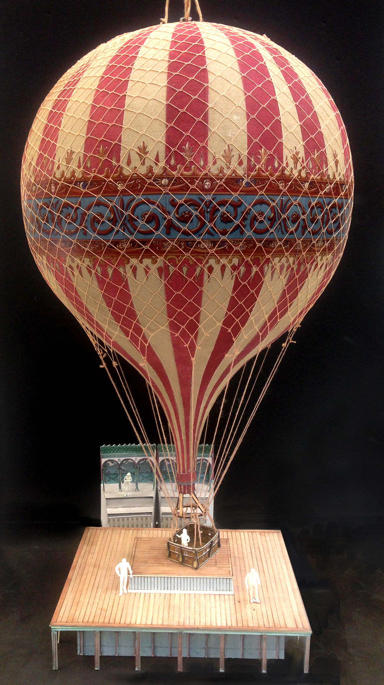 1/4" - 1'-0" Card Model of 'The Mammoth'