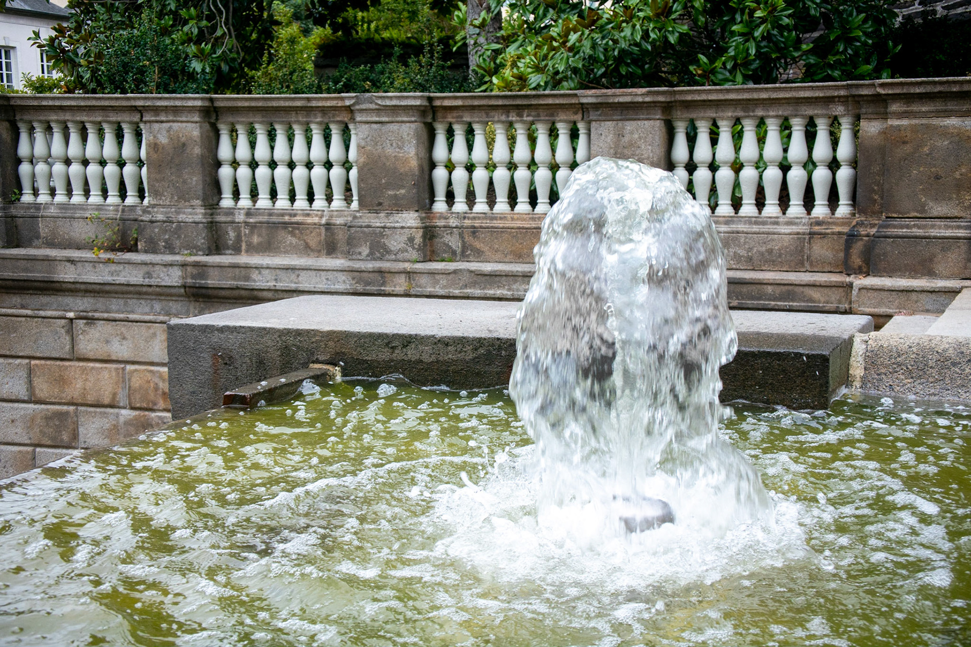 One of many water features around the bottom.
