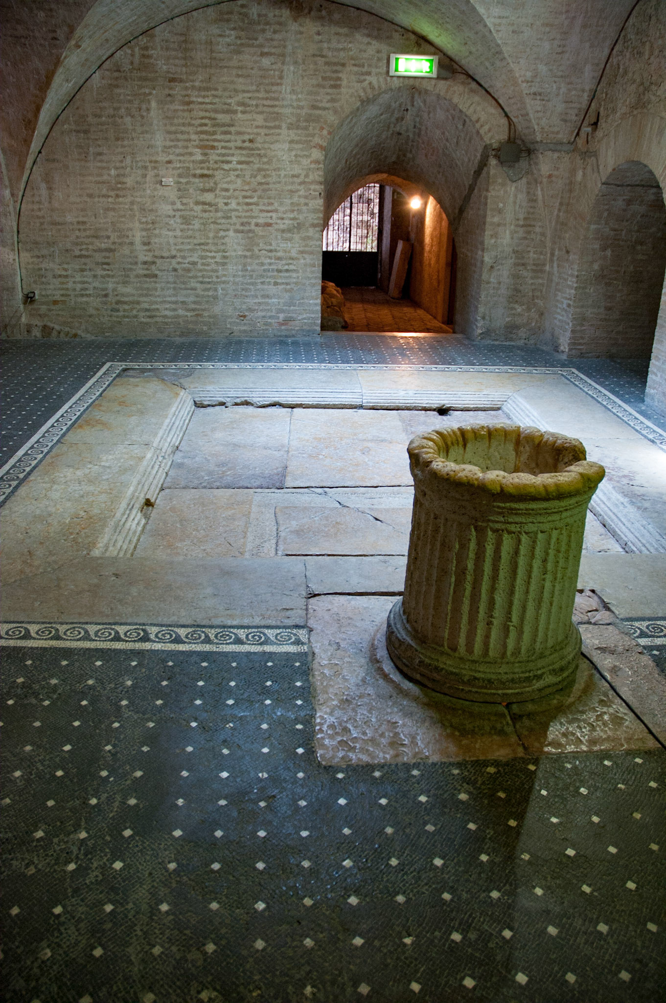 The water cistern in Casa Romana in Spoleto naer Piazza del Mercato