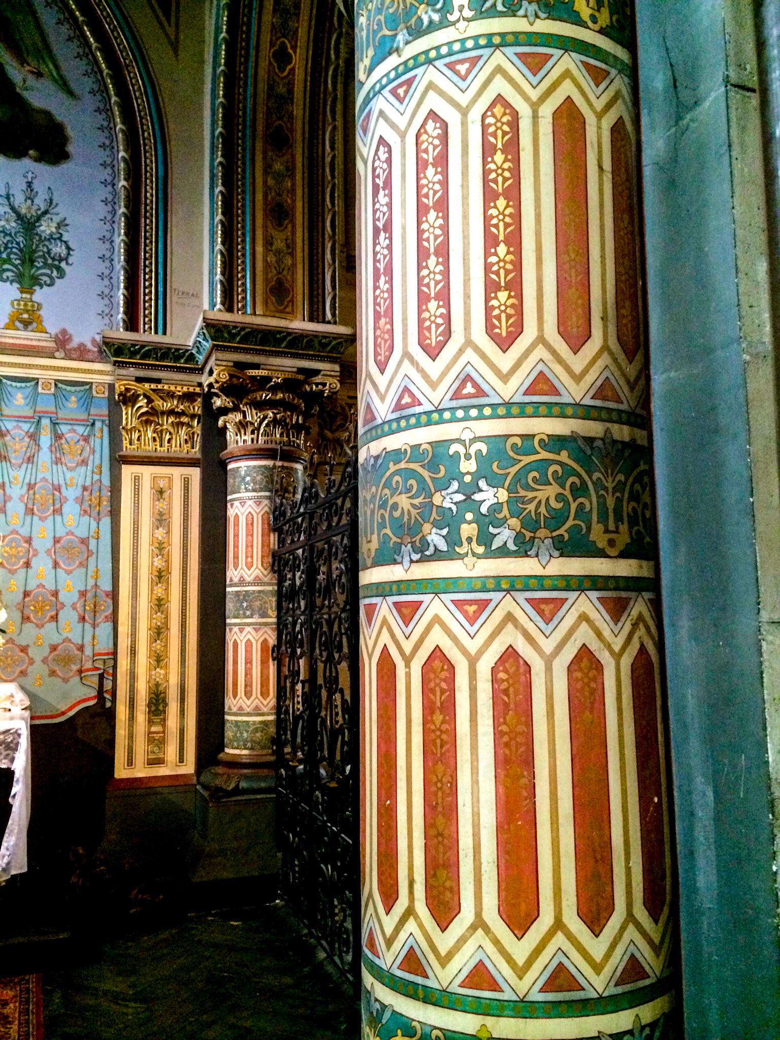 Chapel columns