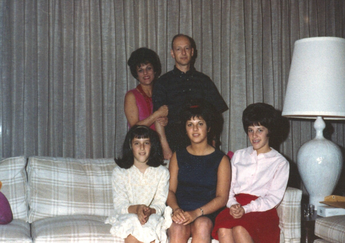 Hersh family: Aunt Belle, LeRoy, Jill, Nancy, & Linda.