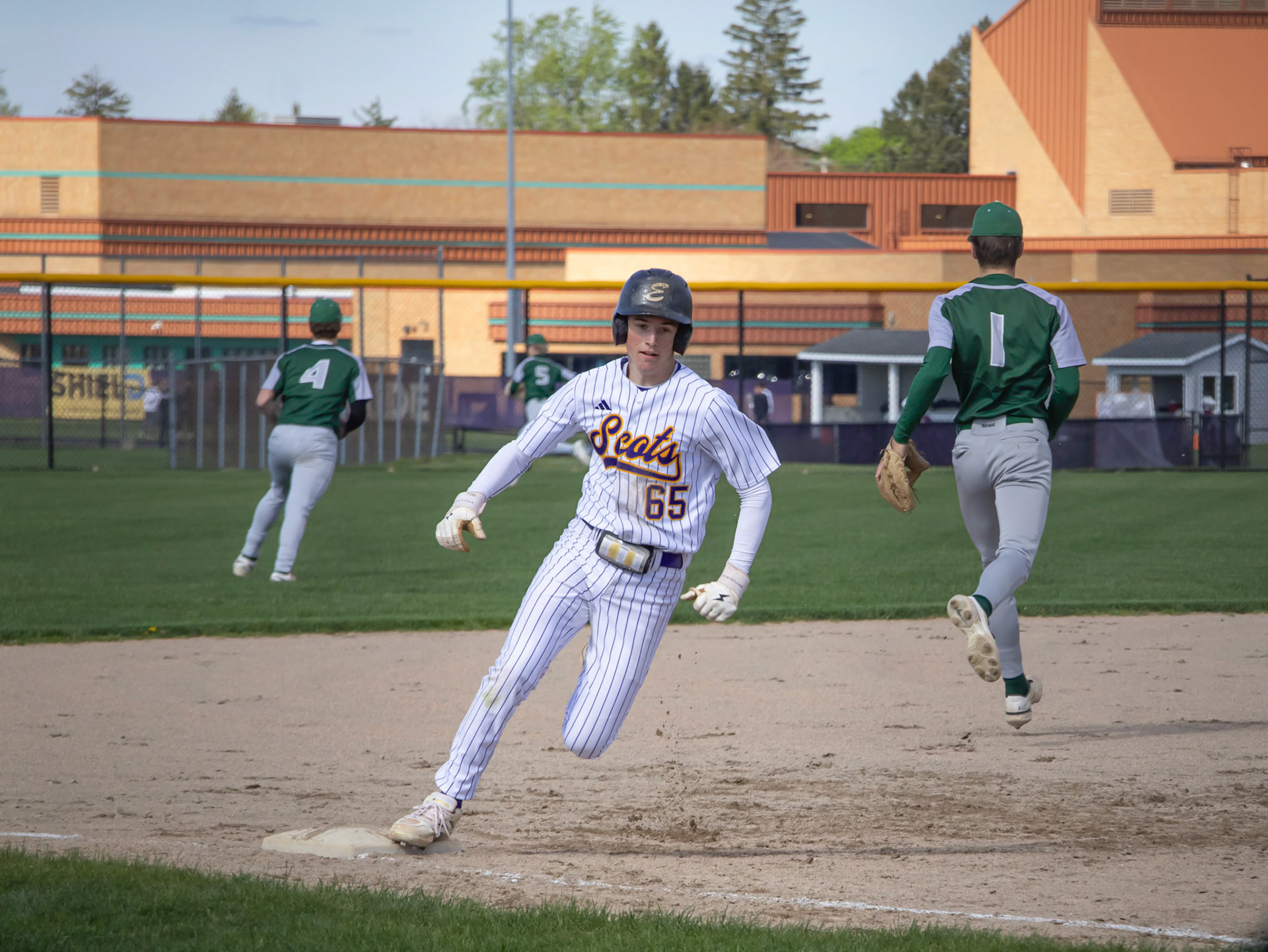 Rounding 3rd, Zach Valiska speeds up as he makes his way home hoping to score before getting tagged out. (Photo by Ella-Grace Wickens)