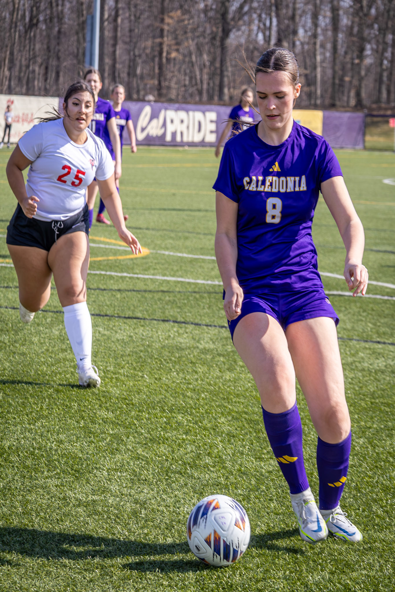 Leonie Floetotto controls the ball as she turns toward goal. (Photo by Sophie Grajewski)