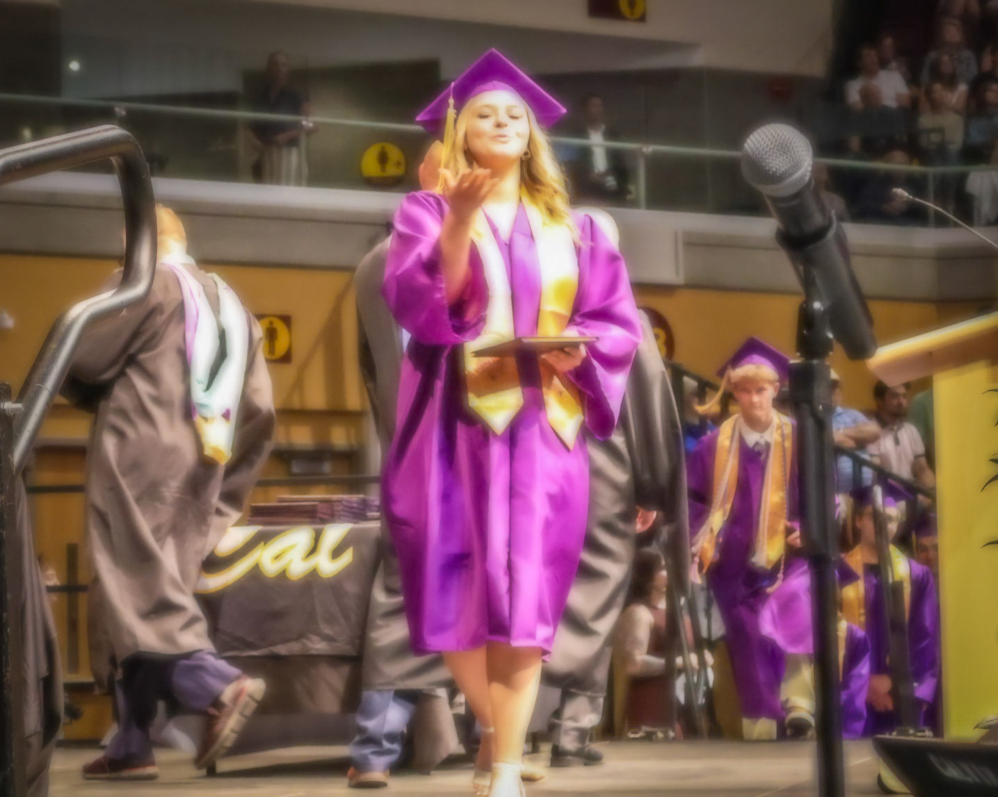 Chloe Smith blows a kiss to her loved ones in the crowd. (Photo by Elsha Bytwork)