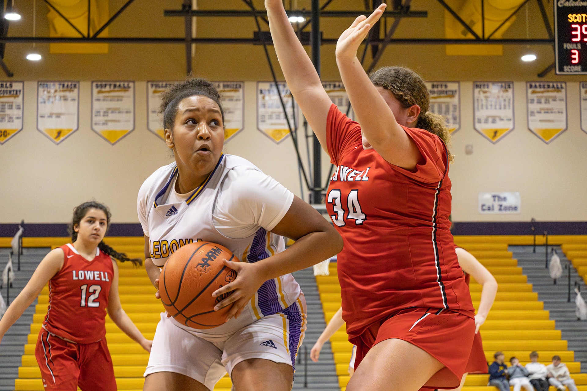 Lydia Toang powers through the defense, protecting the ball and looking to make a strong move. (Photo by Landry Mueller)