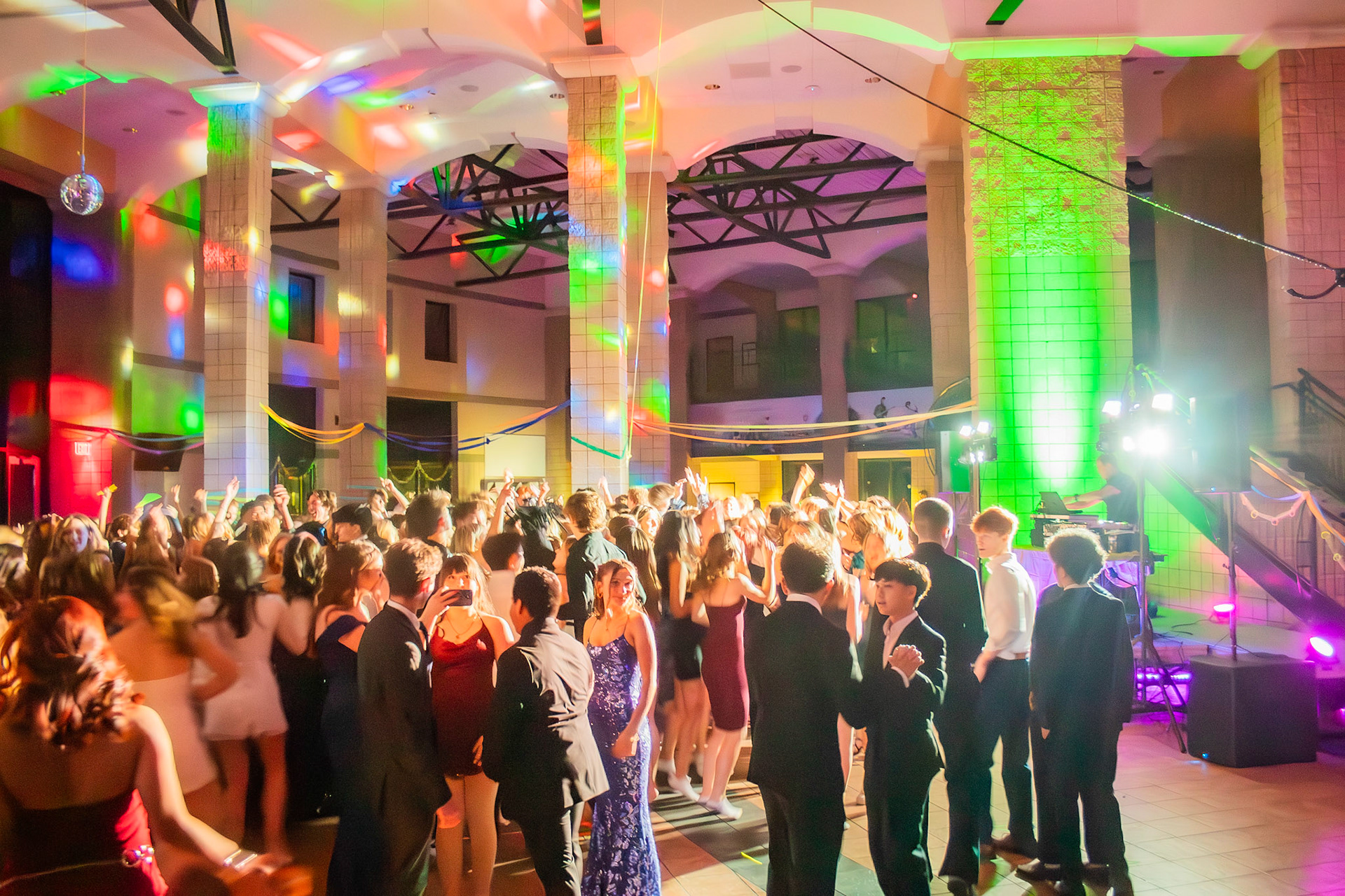 Hundreds of students jam to the 2026 Winterfest-Dance music. (Photo by Lucas Swartz)