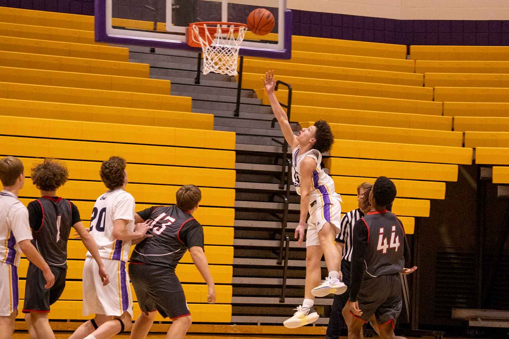 Levell Dunn strikes a midair pose on his way to the rim, adding a touch of flair to his dunk attempt. (Photo by Judah Dorband)