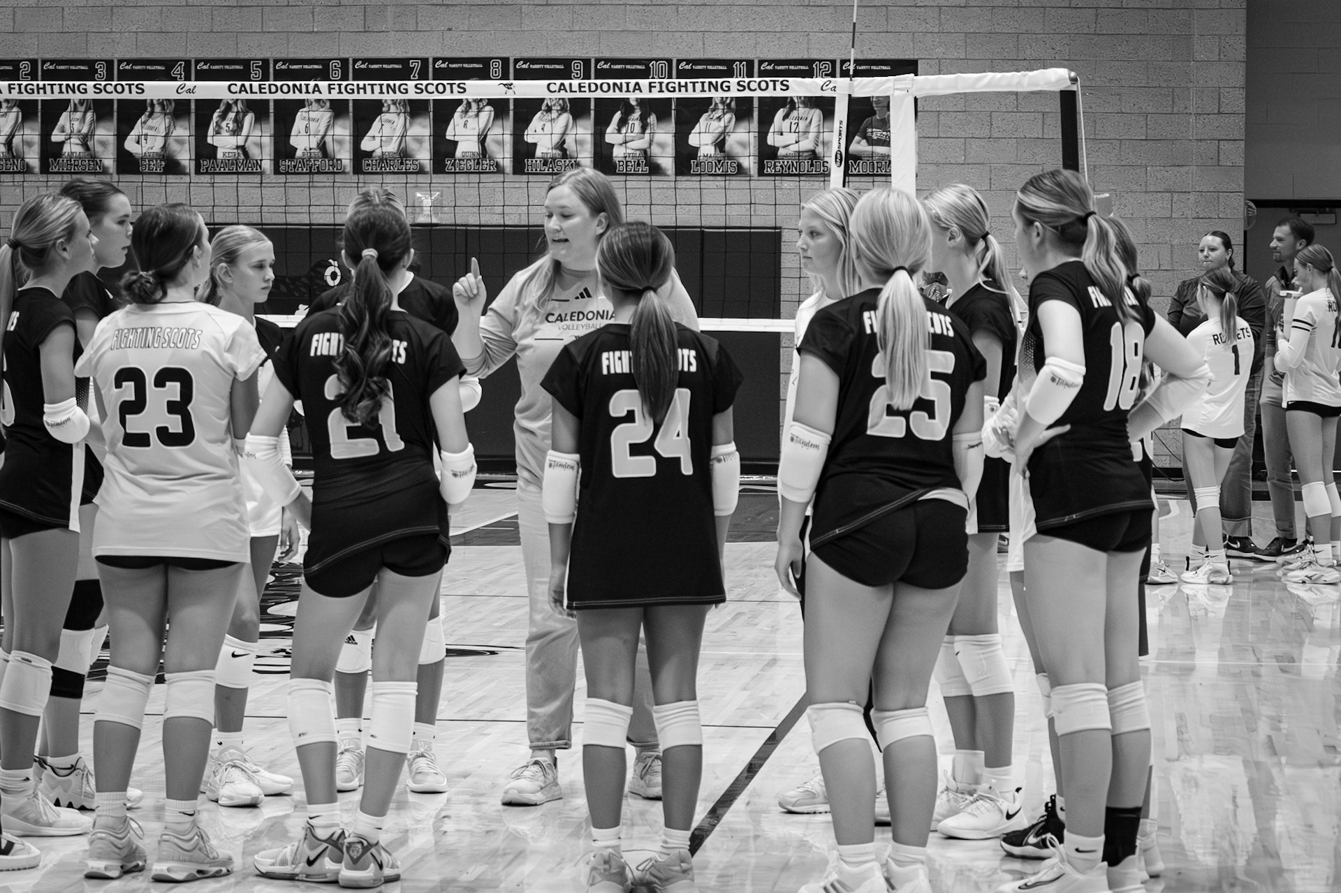 RESET After a quick peptalk, the girls rekindle the energy on the court and turn the game around for the win. (Photo by Khloe Lowande)