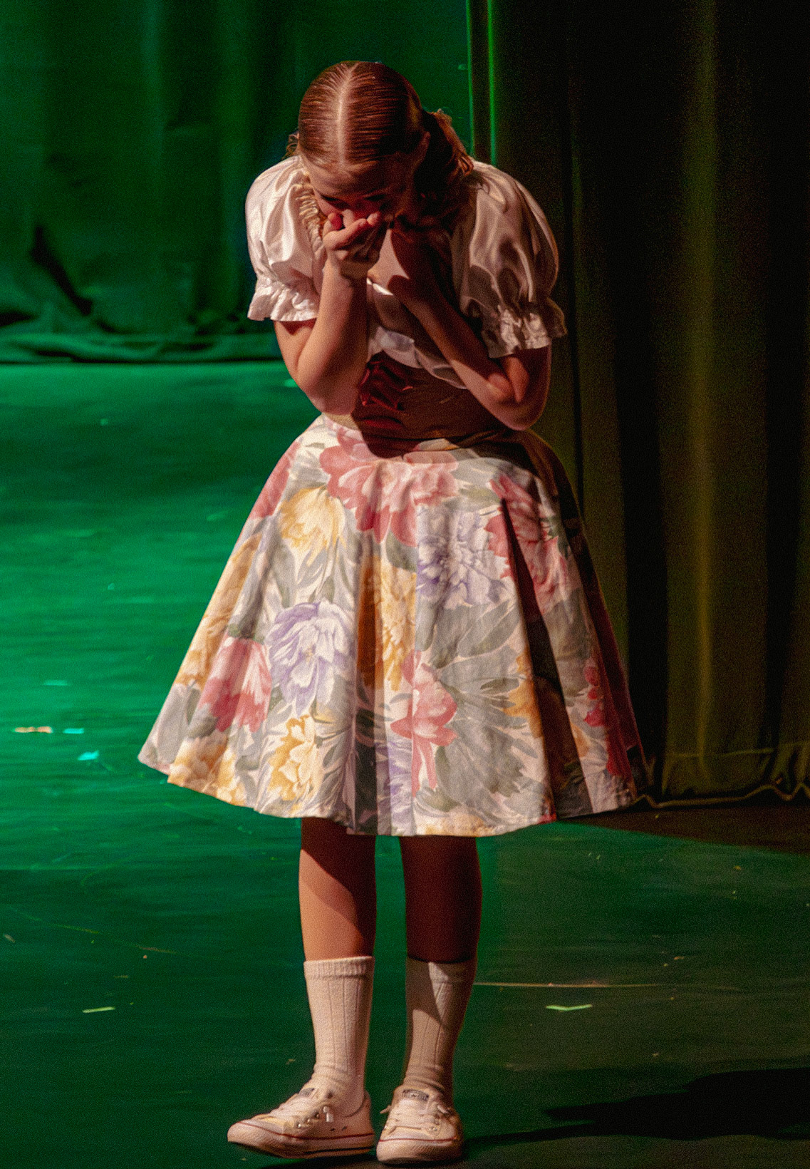 Emma Kellogg’s Gretel mourns the loss of her fairy-dust-addled bestie, Hansel. (Photo by Kayley Martin)