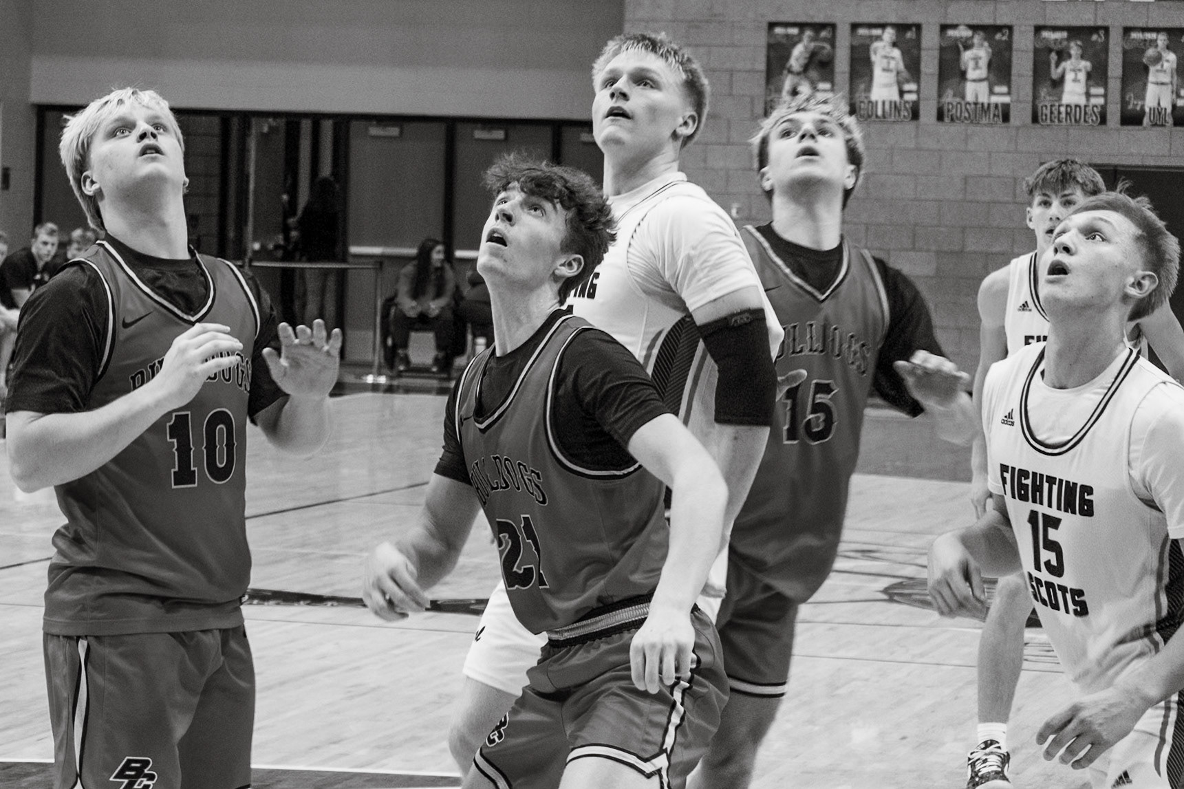 ALL EYES Lincoln Senti, Bryce Backus, and Ben Geerdes watch expectantly as Lincoln goes up for the score. (Photo by Emma Garza)