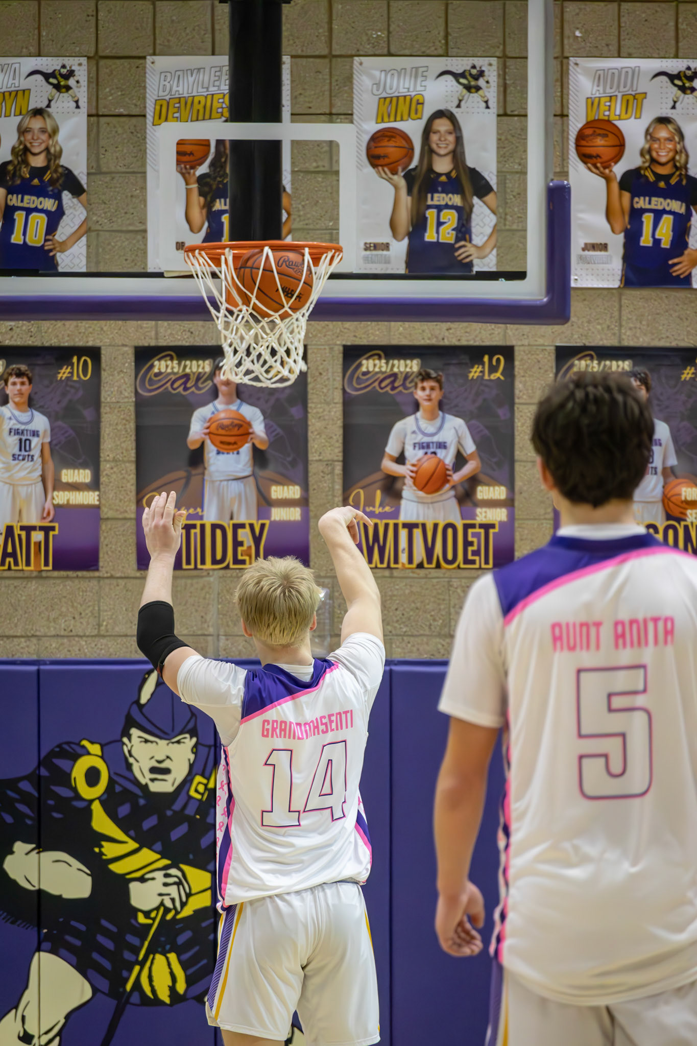Connor Bloemers watches as Lincoln Senti swishes his free throw. (Photo by Aaron Pyper)