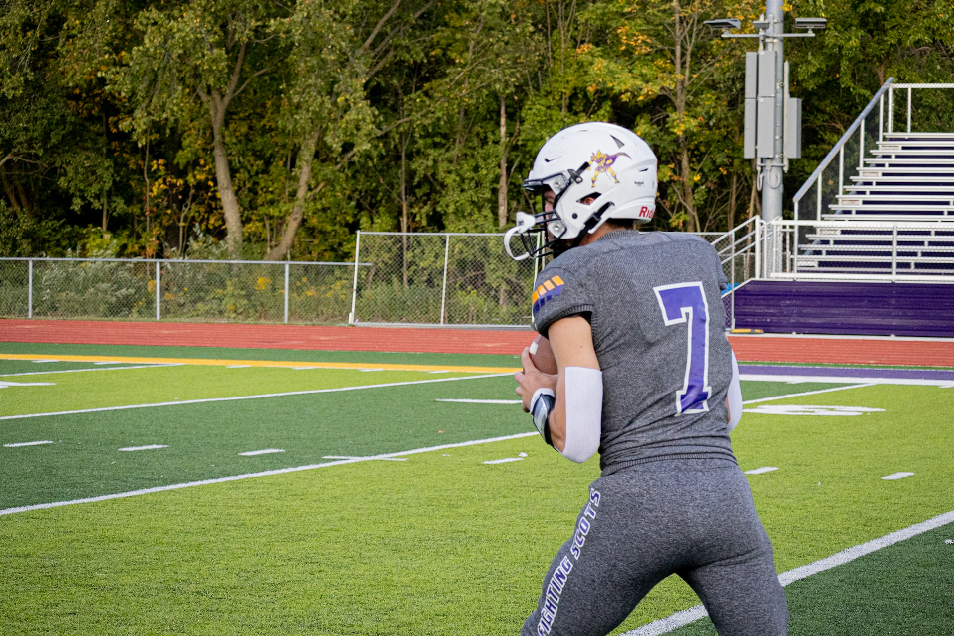 Oliver Olmstead looks for his next pass. (Photo by Sydney Palmer)