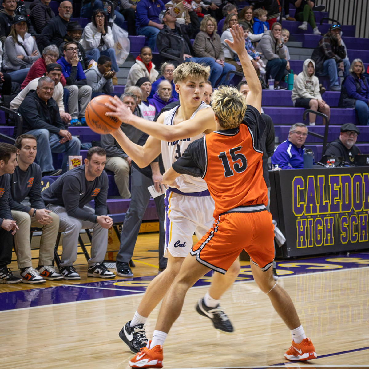 Ben Geerdes sizes up his options while under defensive pressure. (Photo by Emma Garza)