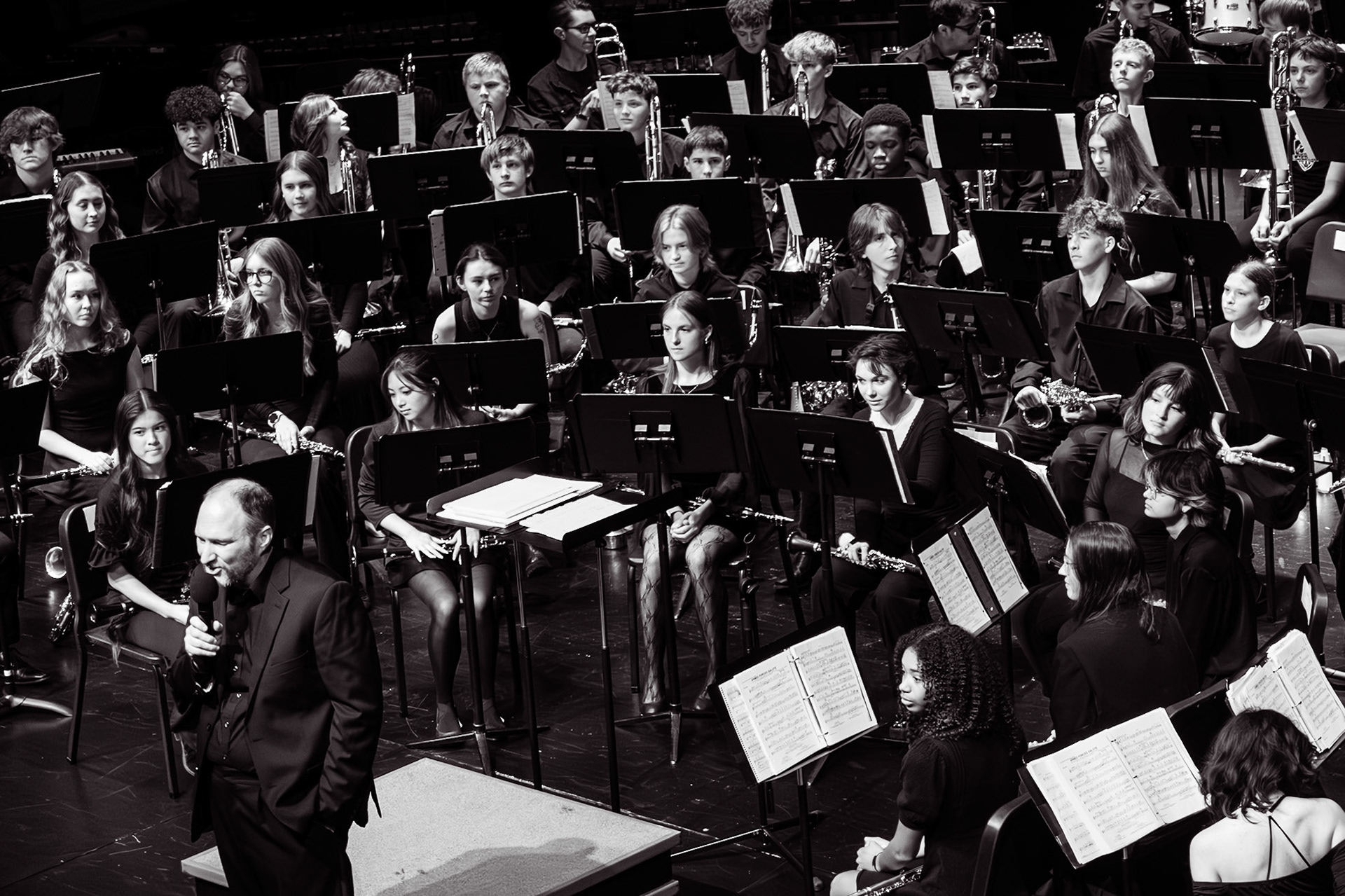 All three bands combine and prepare to play the finale of their concert. (Photo by Eva Sierra)