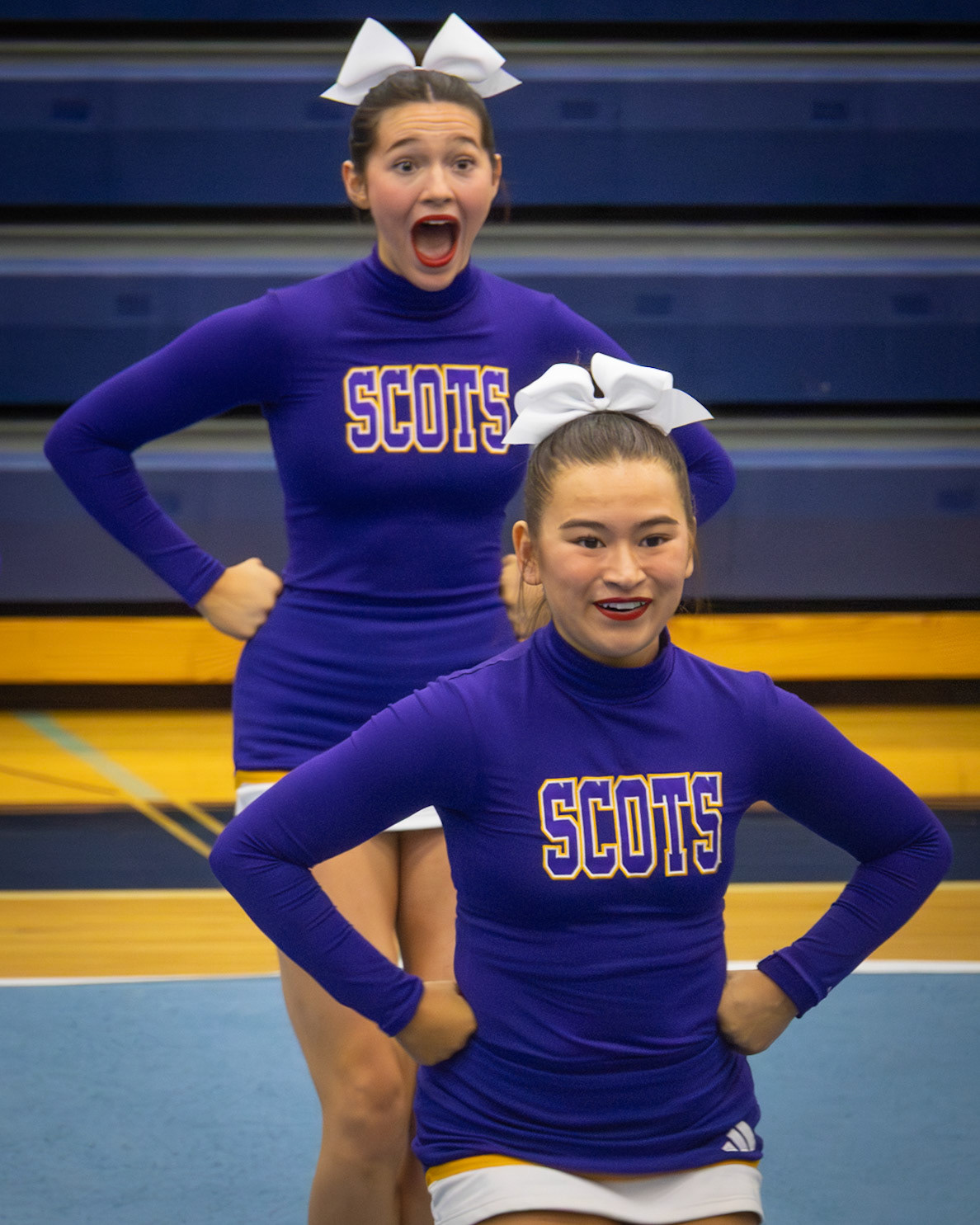 The team’s first-round performance shines with energy and effort from Avery Helmholdt and Alyssa Jernigan. (Photo by Lilli Jackson)