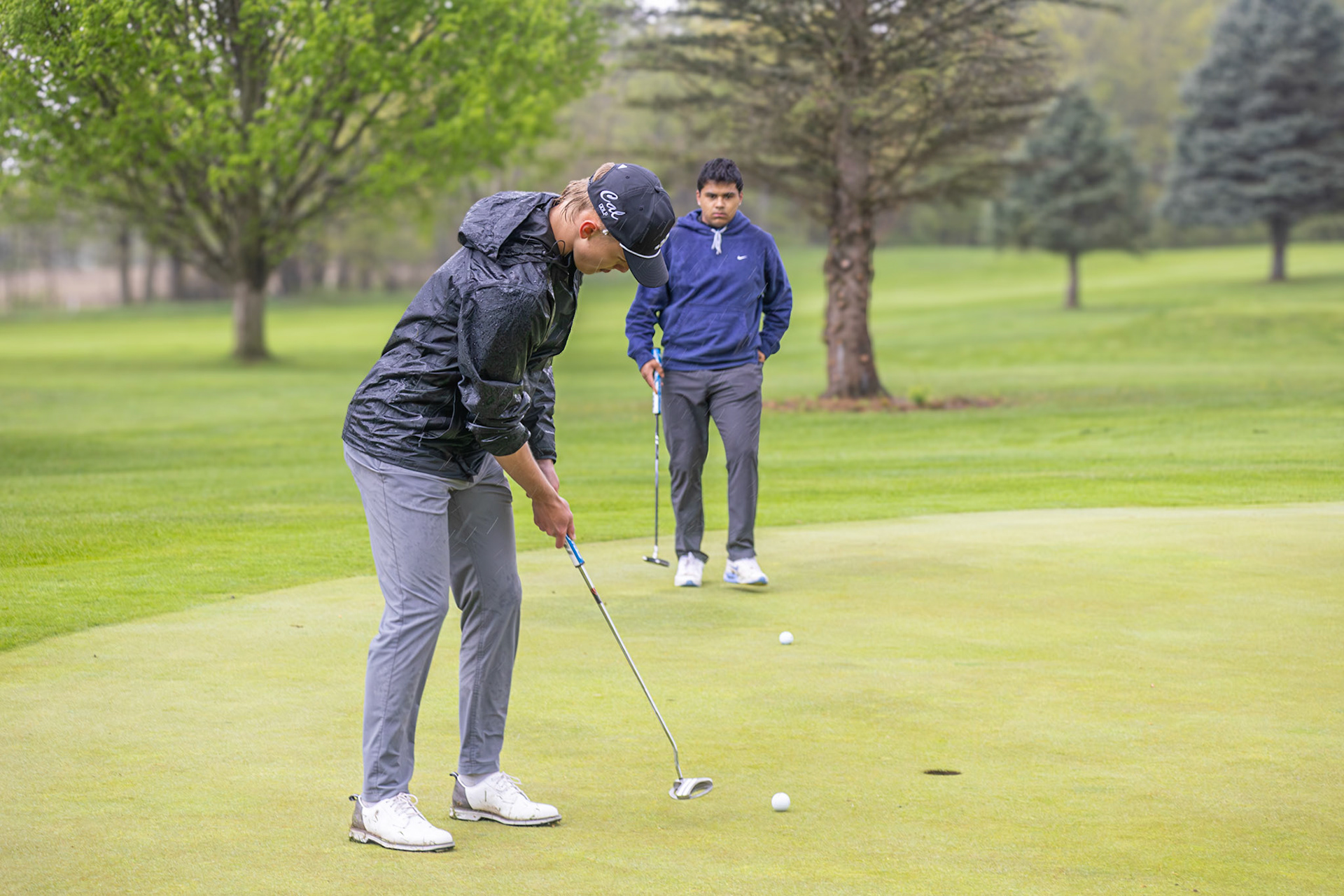 Anderson Collins focuses on the precision of his stroke as he lines up the final putt to sink the ball. (Photo by Emma Garza)