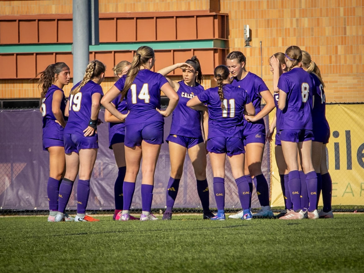 JV A huddling up and getting ready to give it their all. (Photo by Kaydence Kammer)