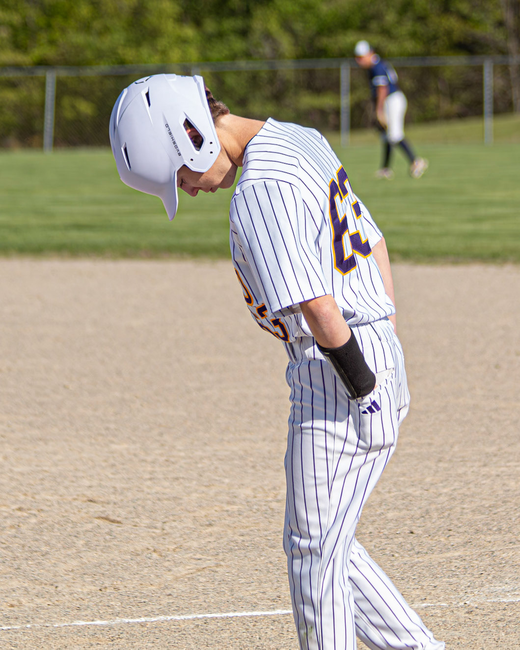 Zander Duffin waits at the base, ready to race home at any moment. (Photo by Elsha Bytwork)