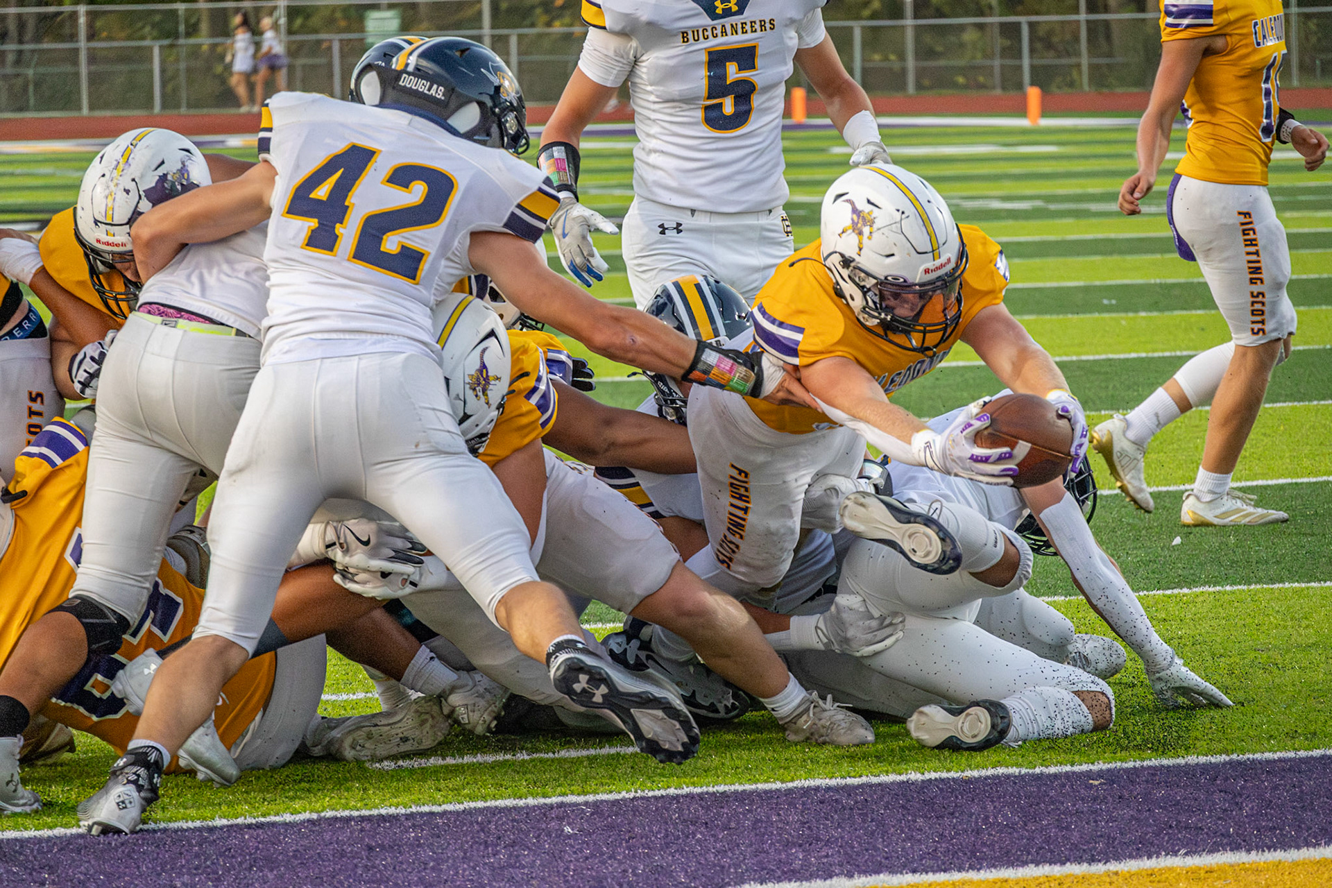 Ryne Wysocki scores a touchdown against the Buccaneers, boosting the team’s momentum. (Photo by Taya Penoes)