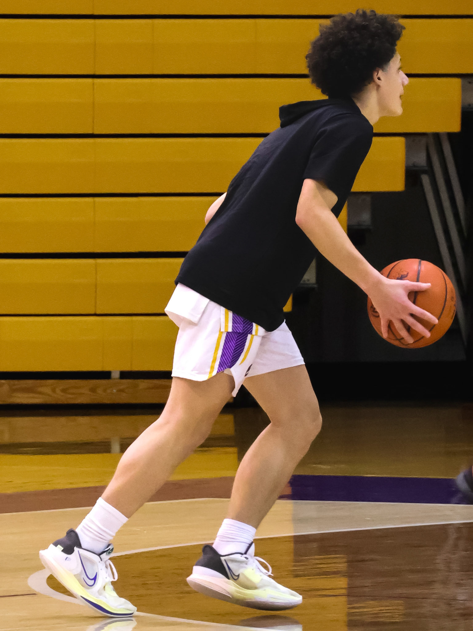 Eyes up, ball controlled—Levell Dunn moves with purpose on the court. (Photo by Mackenzie Popma)