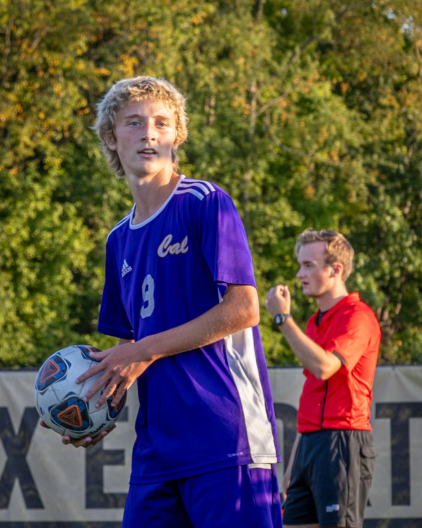 Kobe Buchan readies the ball for a restart.(Photo by Vivian Hoffman)