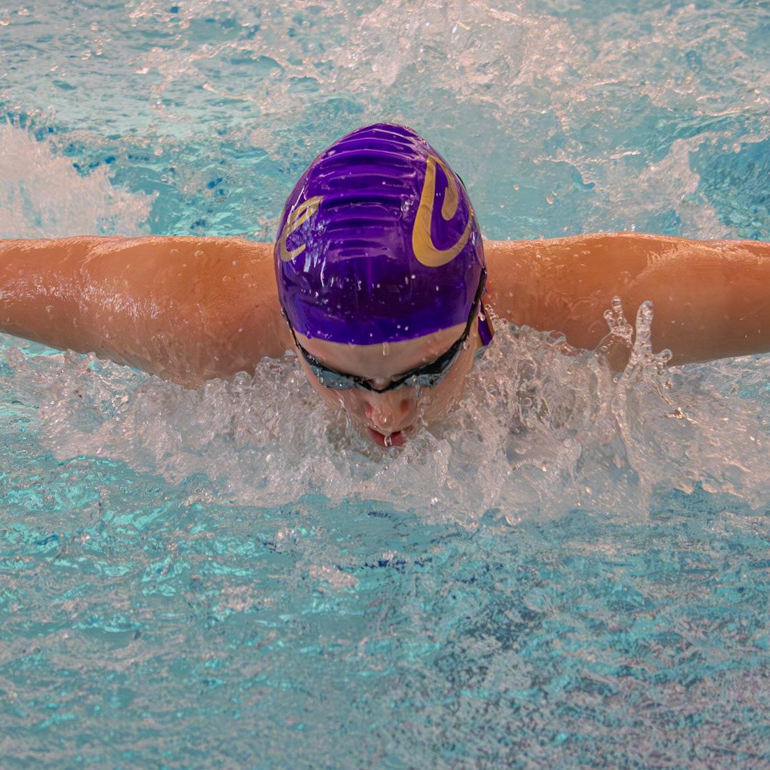 Madelyn Foerch powers through the butterfly, keeping strong form and driving forward with focus. (Photo by Lena Gesing)