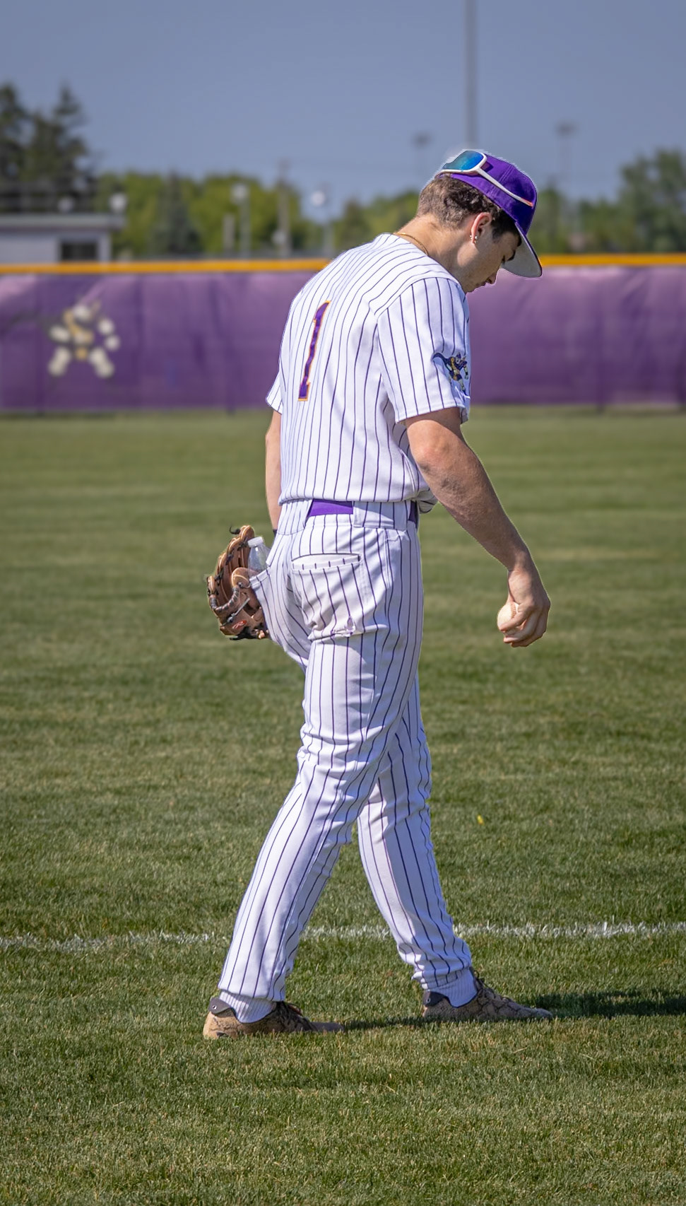 Jace Vosburg takes his position in right field. (Photo by Chloe Wesorick)