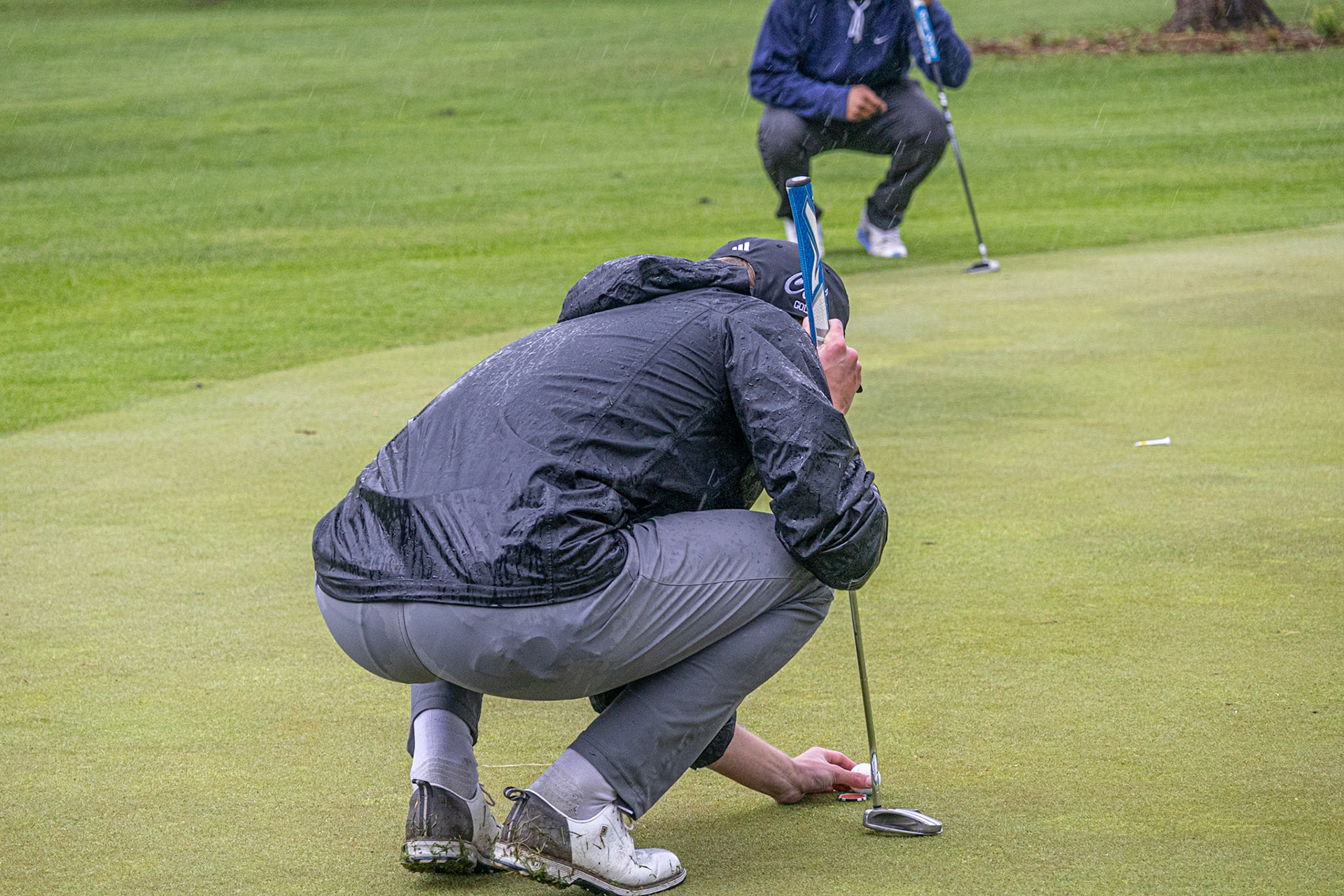 Anderson Collins prepares to line up his putt, reading the green before his next shot. (Photo by Emma Garza)